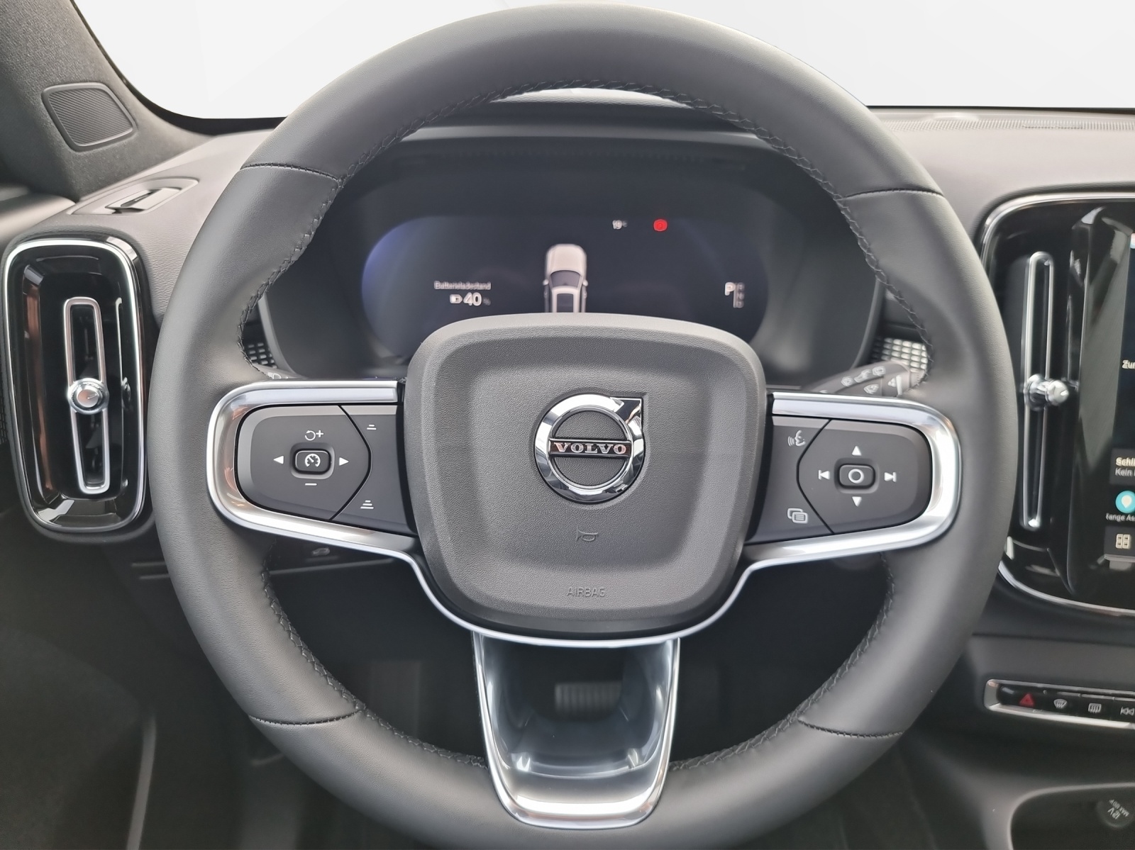 VOLVO EX40 Twin Performance Ultra AWD-image-11