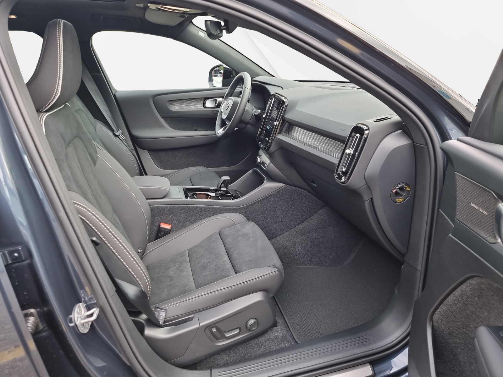 VOLVO EX40 Twin Performance Ultra AWD-image-8