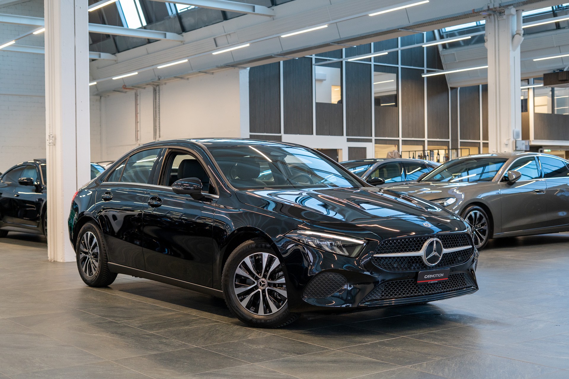 MERCEDES-BENZ A 180 Progressive Limousine / Facelift / Rückfahrkamera / Sitzheizung-image-2