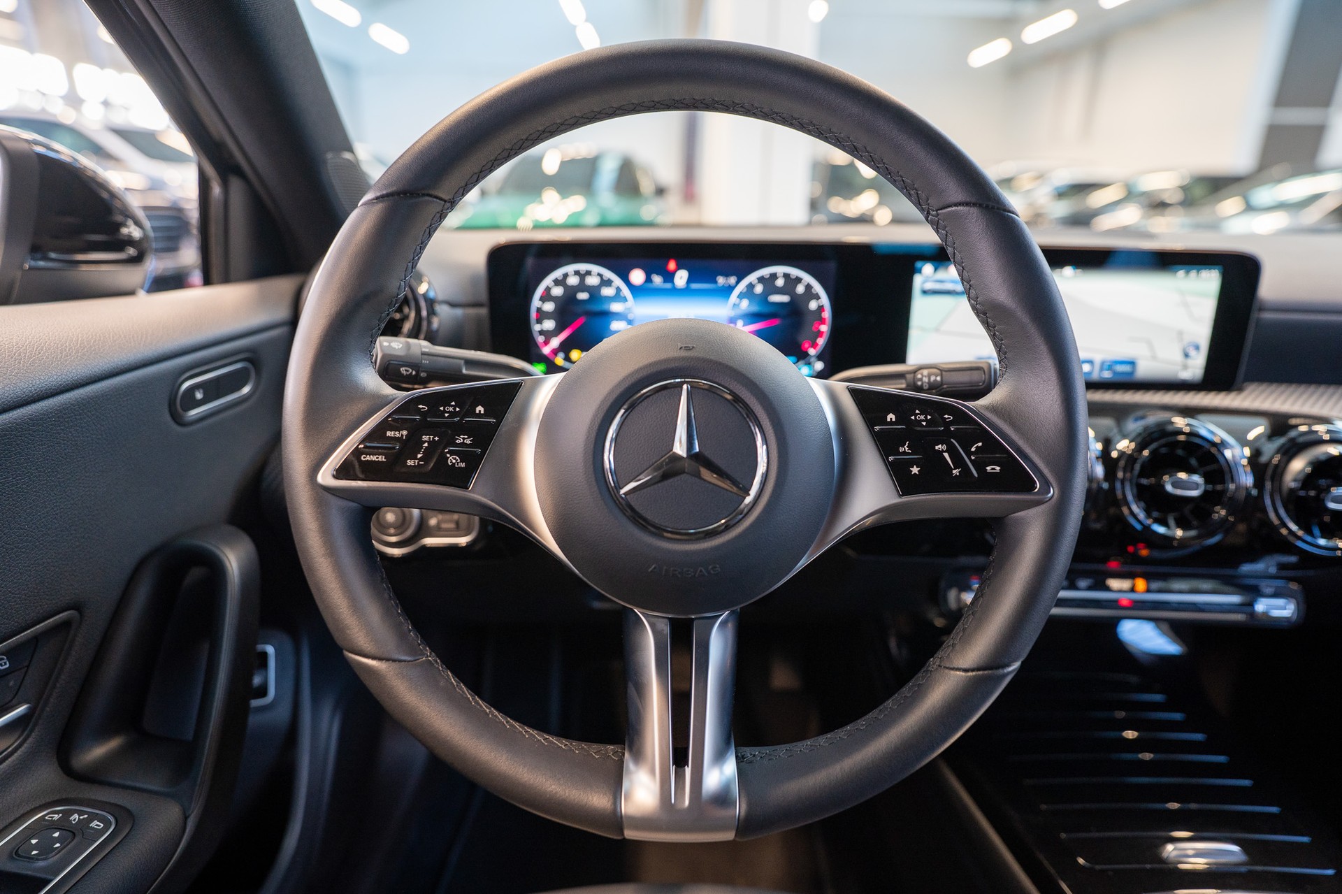 MERCEDES-BENZ A 180 Progressive Limousine / Facelift / Rückfahrkamera / Sitzheizung-image-17