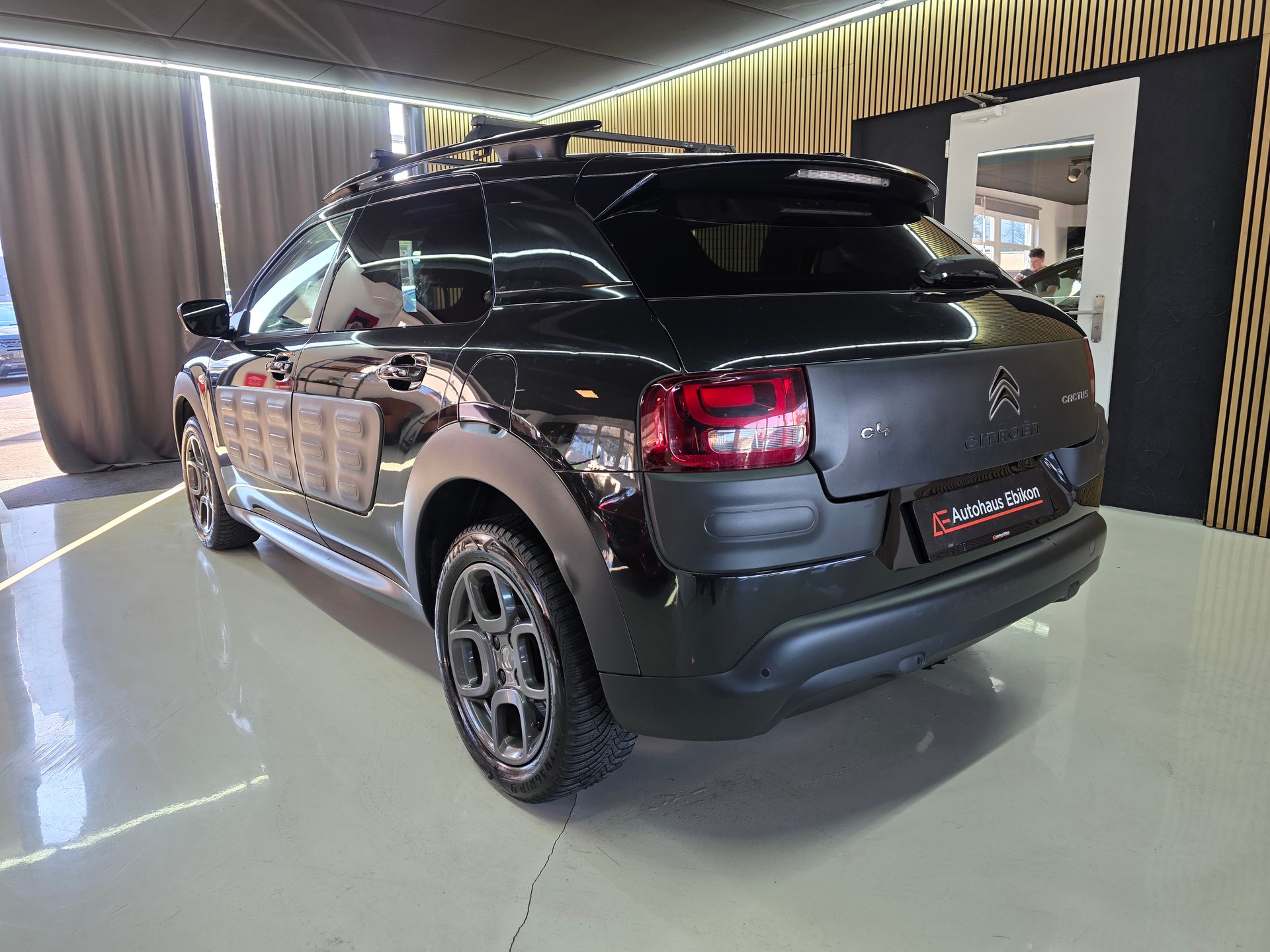 CITROEN C4 Cactus 1.2 e-THP Shine Edition-image-4