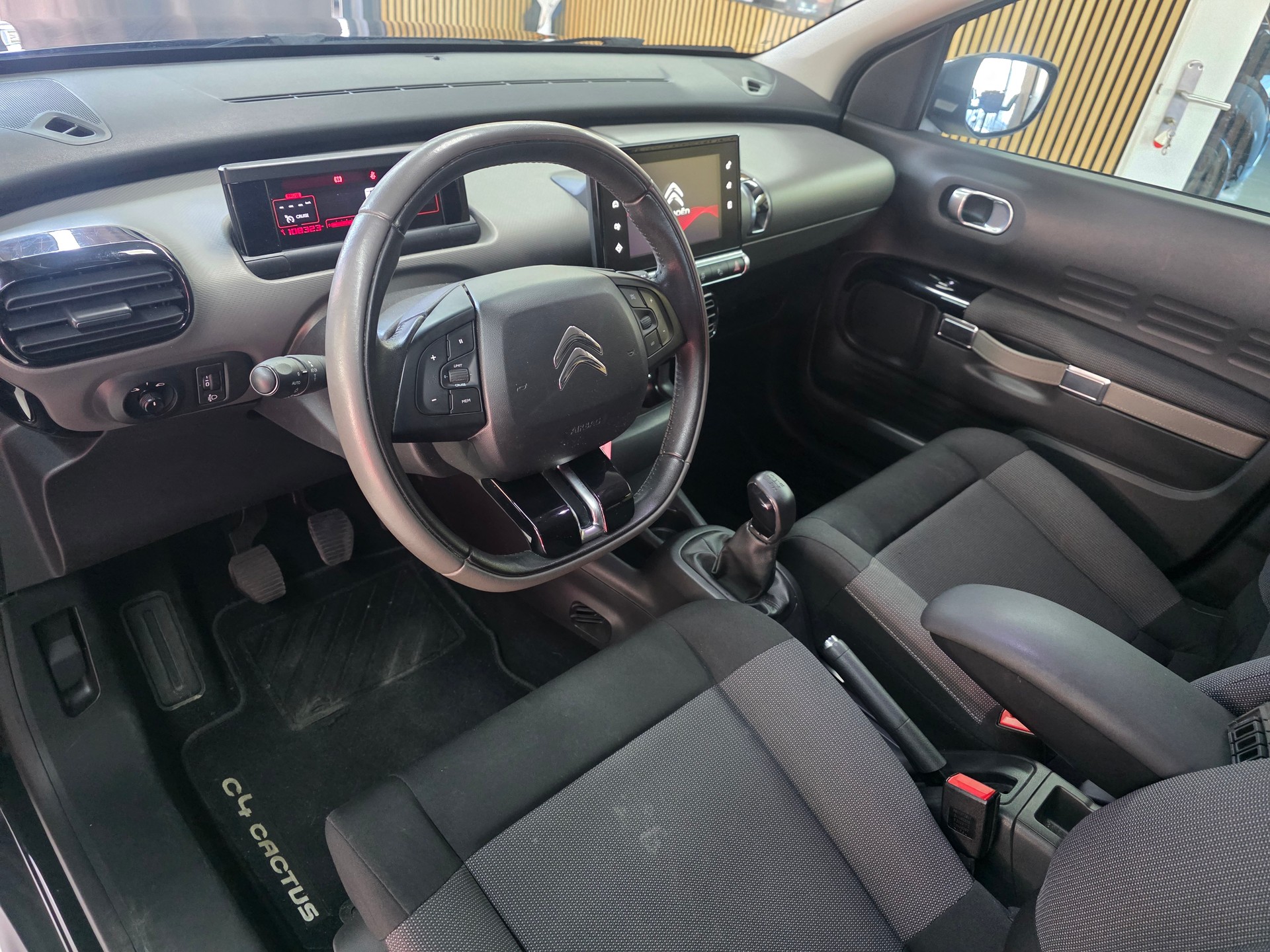 CITROEN C4 Cactus 1.2 e-THP Shine Edition-image-7