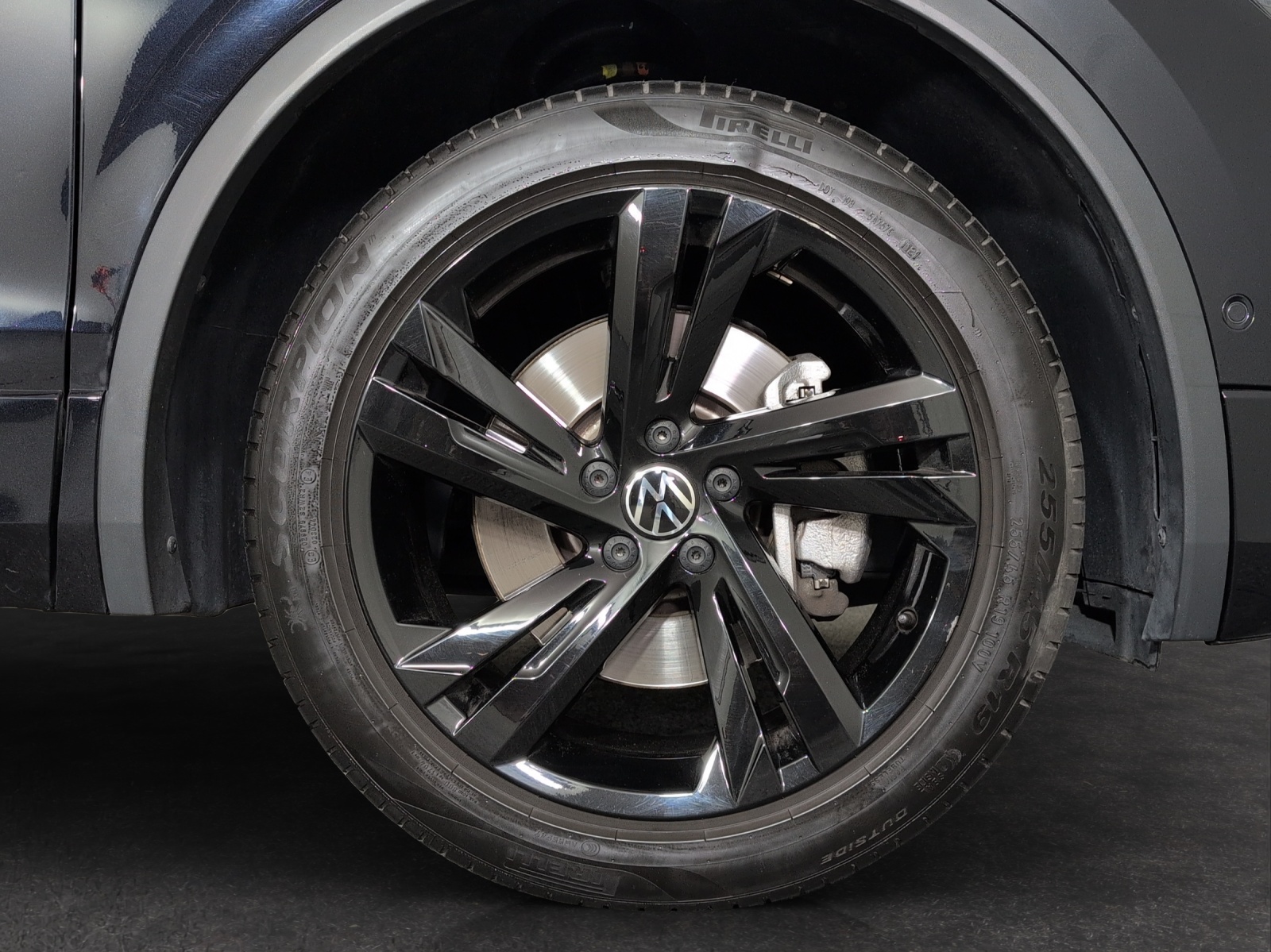 VW Tiguan Allspace 2.0TSI R-Line 4Motion DSG-image-4