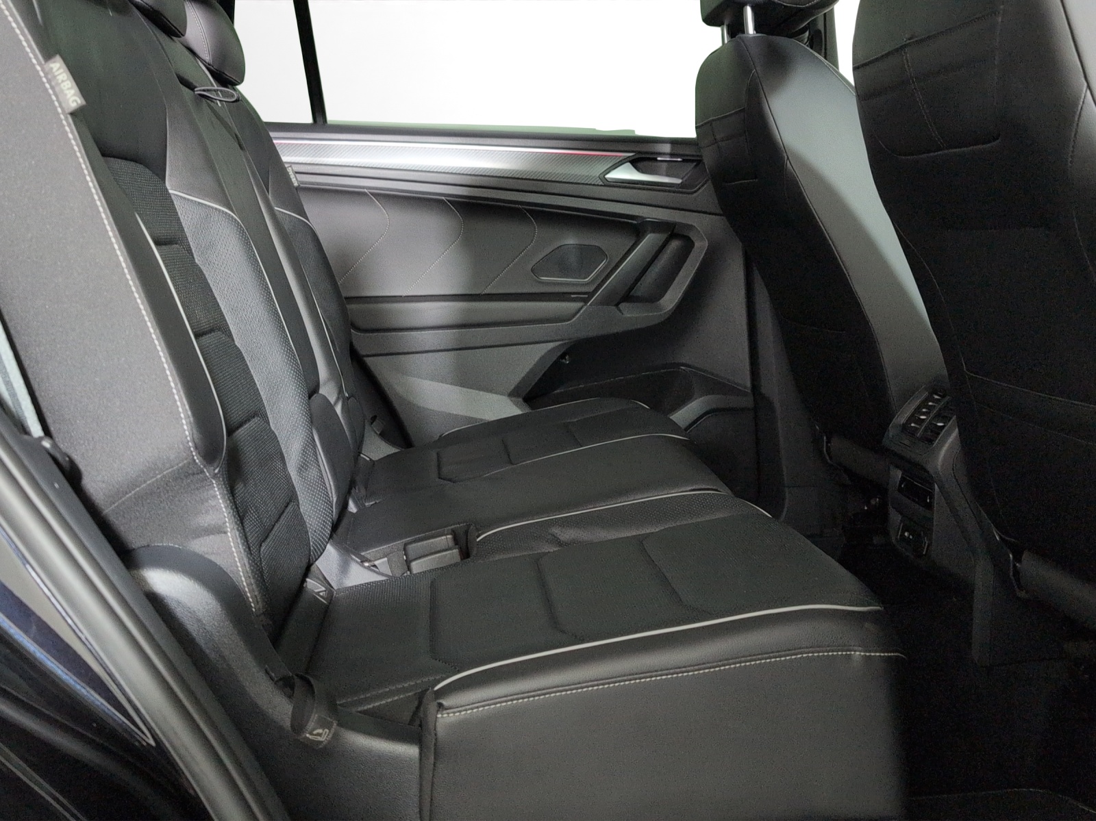 VW Tiguan Allspace 2.0TSI R-Line 4Motion DSG-image-14