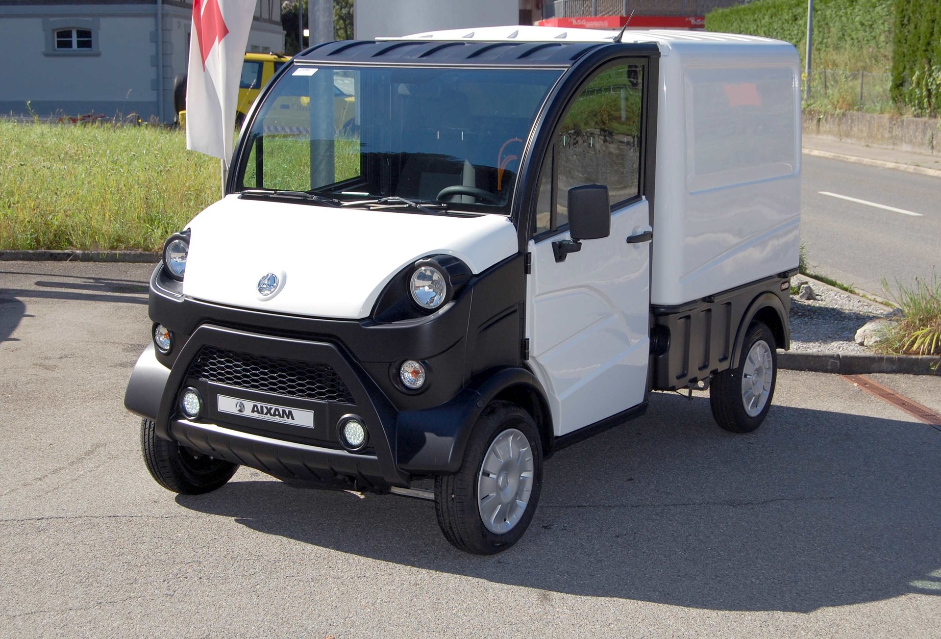 AIXAM E-Truck Van-showroom-element-1