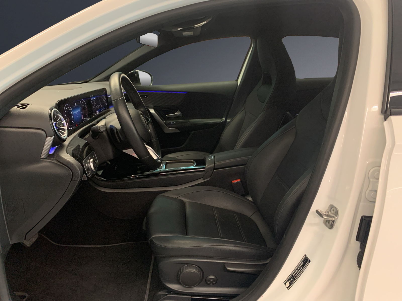 MERCEDES-BENZ A 220 4Matic 8G-DCT-image-5