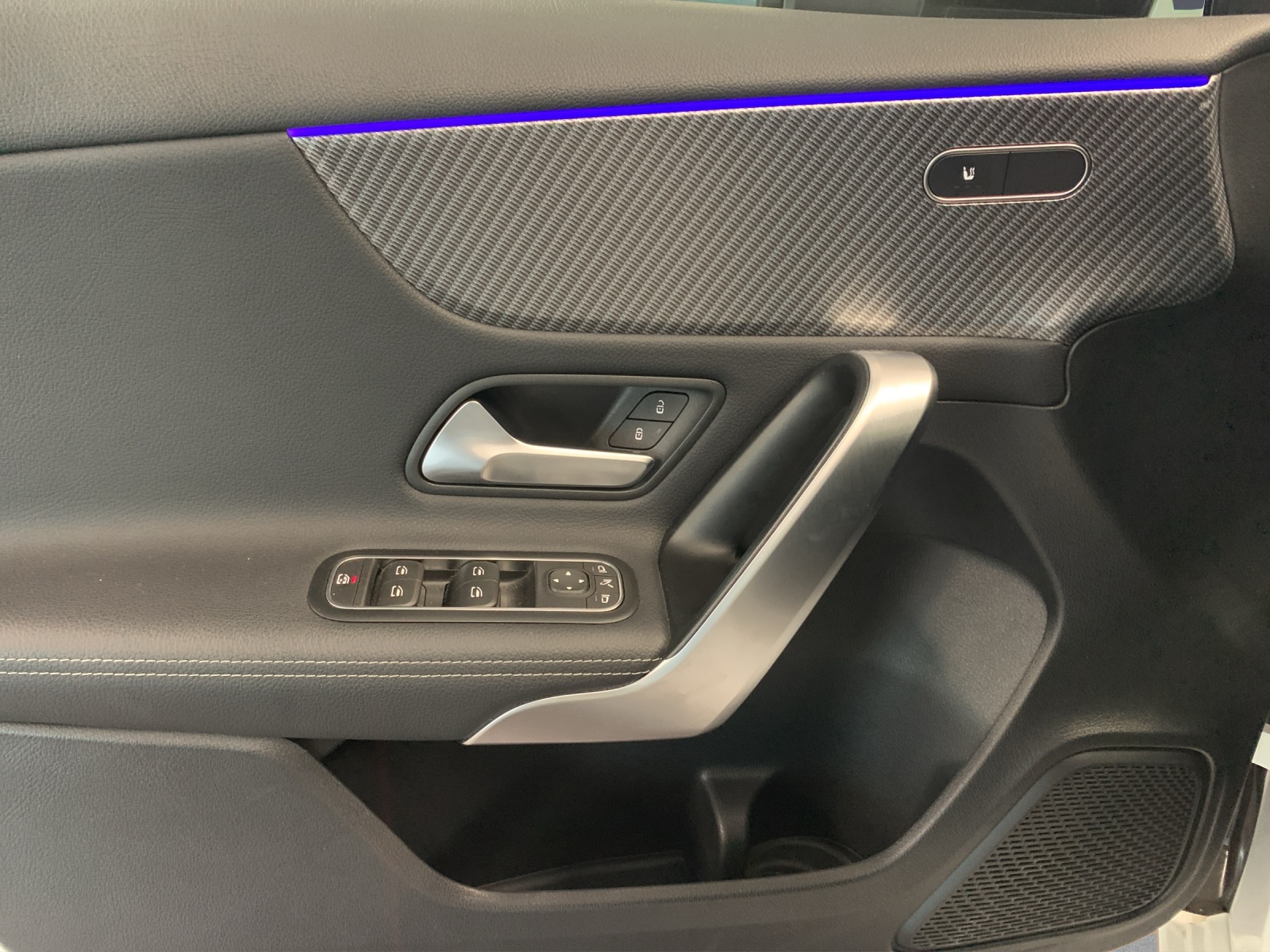 MERCEDES-BENZ A 220 4Matic 8G-DCT-image-9
