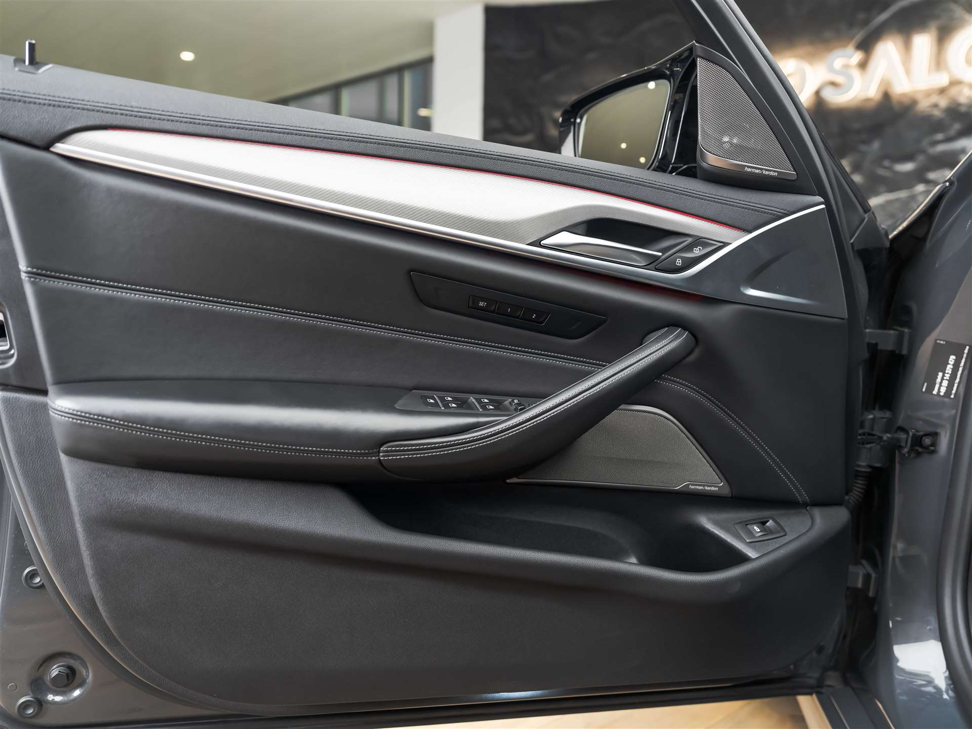 BMW M5 xDrive Competition Drivelogic *Carbon Dach*Head-Up*360°*-image-26