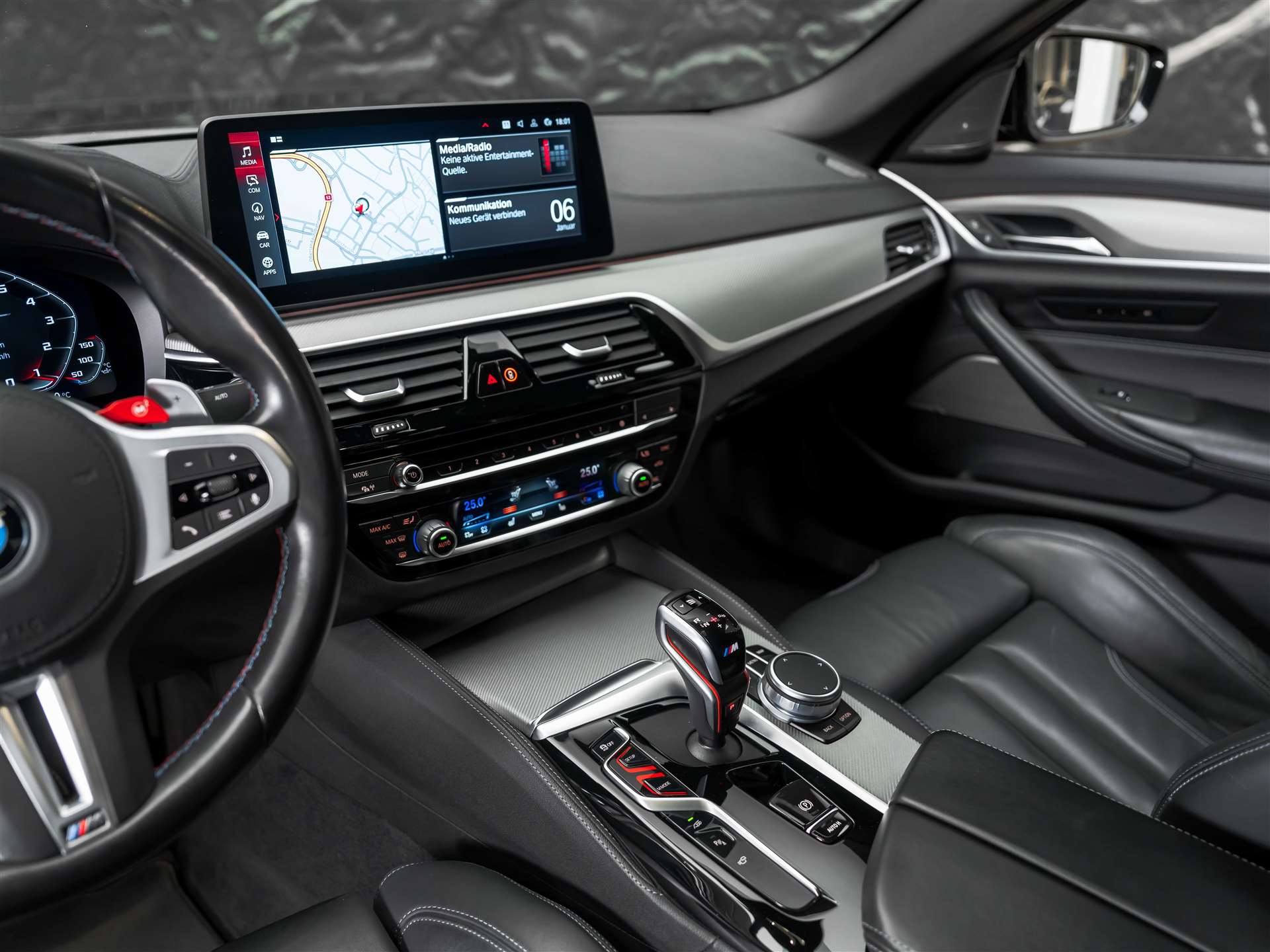 BMW M5 xDrive Competition Drivelogic *Carbon Dach*Head-Up*360°*-image-16