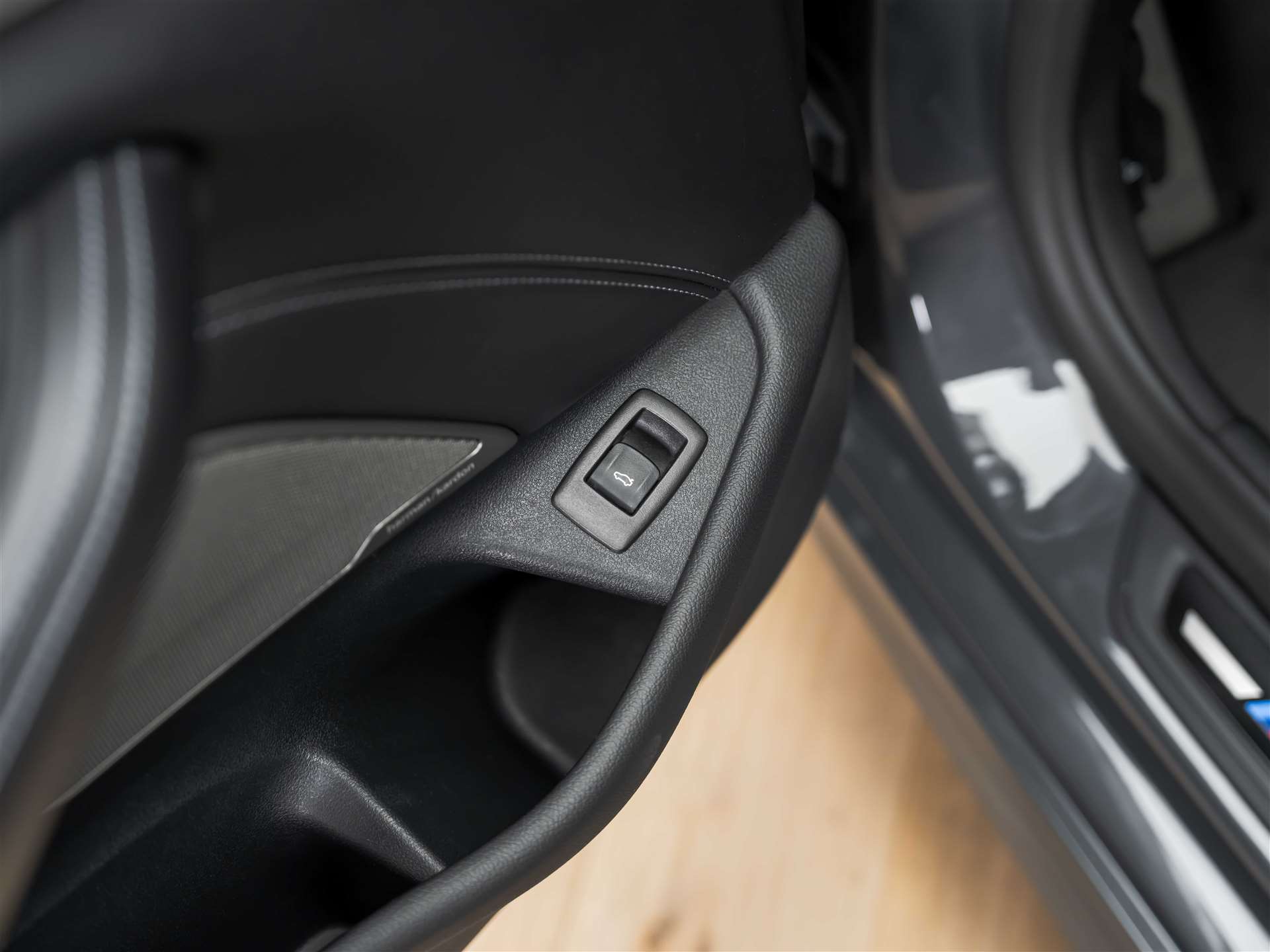 BMW M5 xDrive Competition Drivelogic *Carbon Dach*Head-Up*360°*-image-29