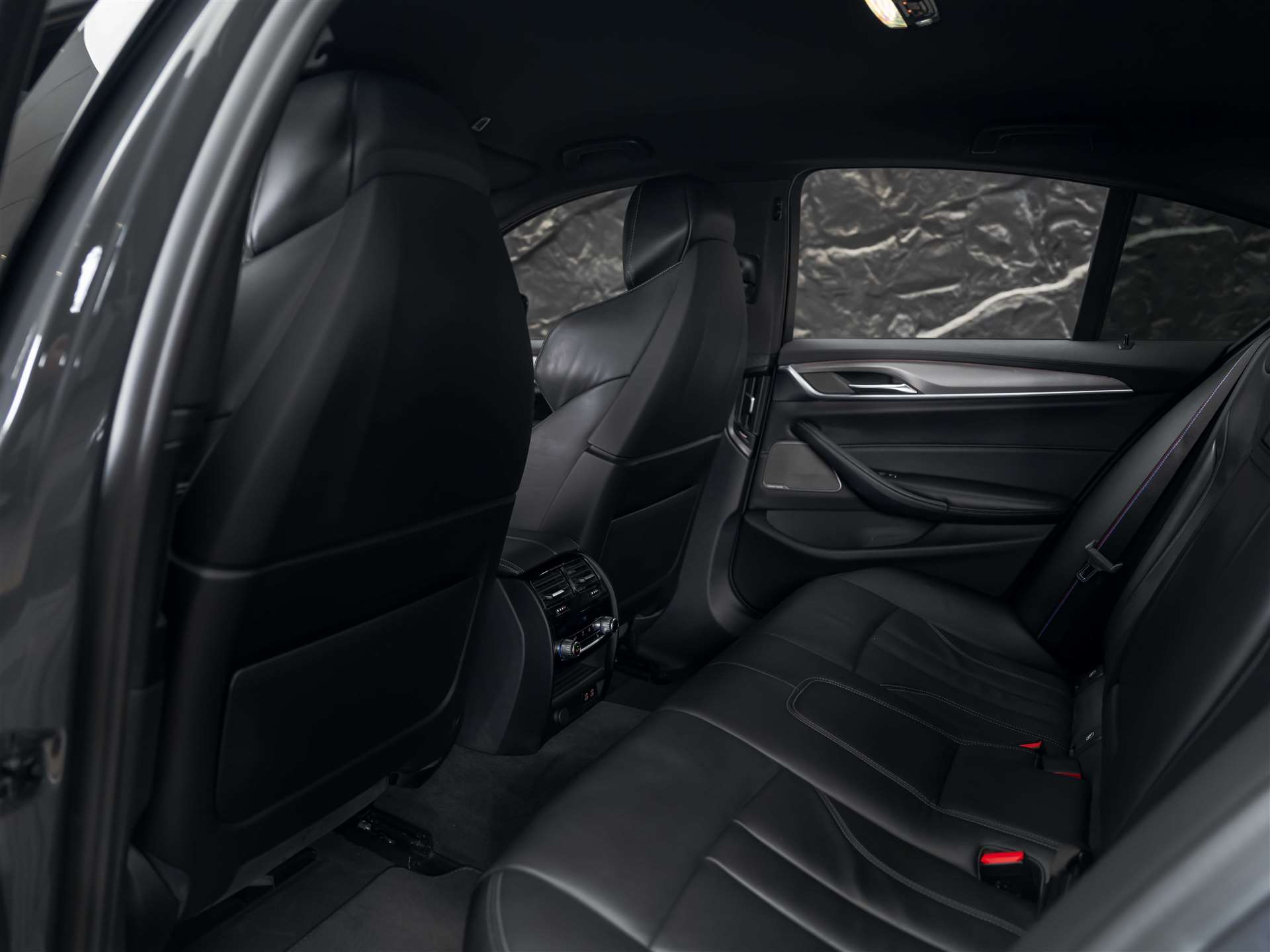BMW M5 xDrive Competition Drivelogic *Carbon Dach*Head-Up*360°*-image-12