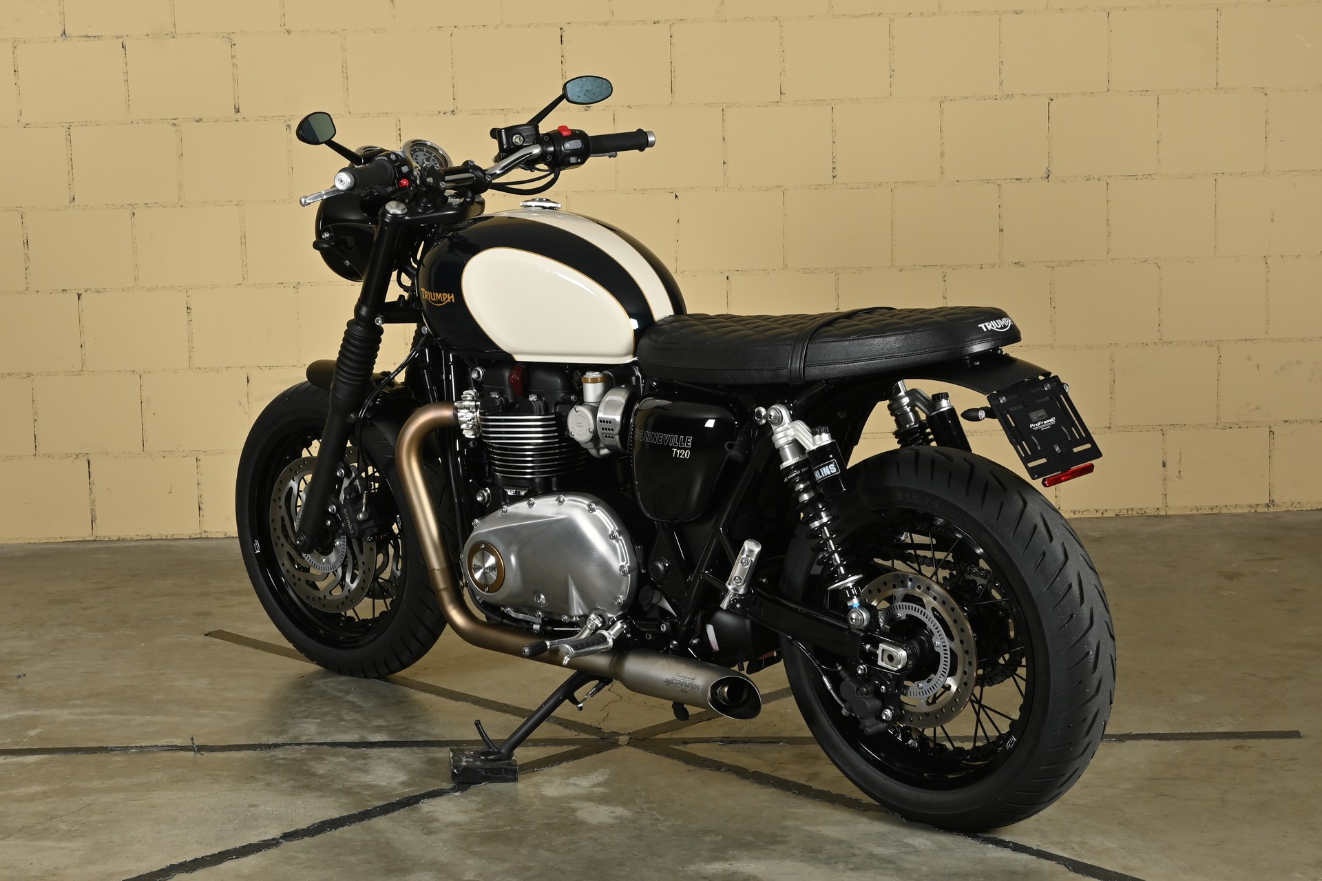 TRIUMPH Bonneville T120 Black-image-4
