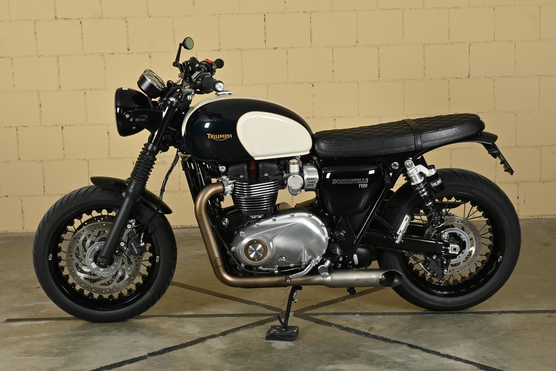 TRIUMPH Bonneville T120 Black-showroom-element-3