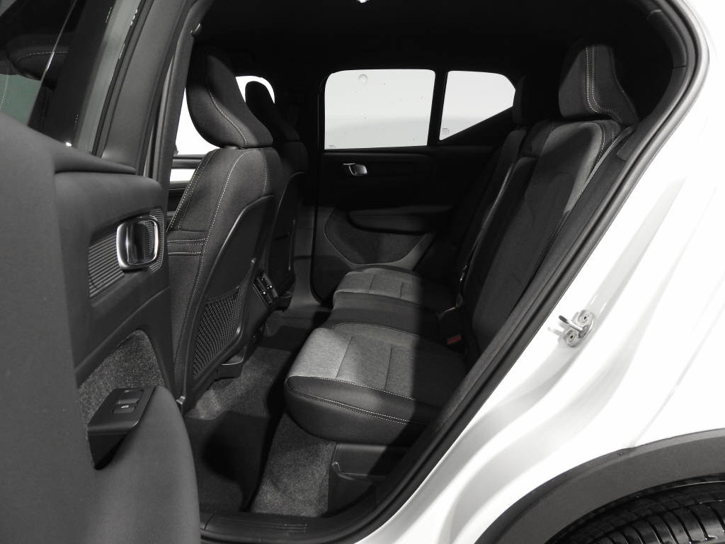 VOLVO XC40 2.0 B3 MH Core-image-10
