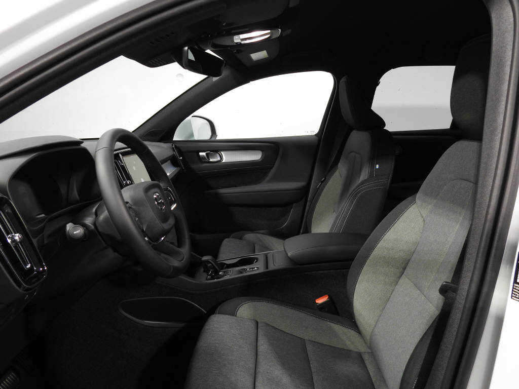 VOLVO XC40 2.0 B3 MH Core-image-9