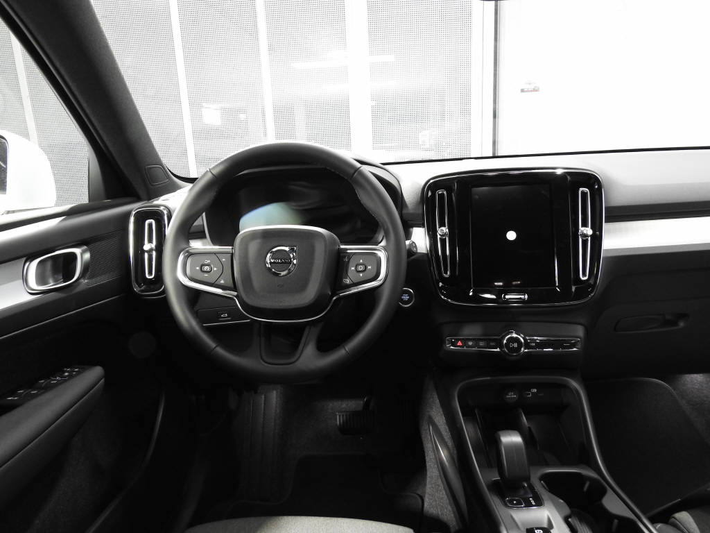 VOLVO XC40 2.0 B3 MH Core-image-7