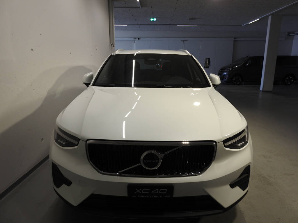 VOLVO XC40 2.0 B3 MH Core-image-1