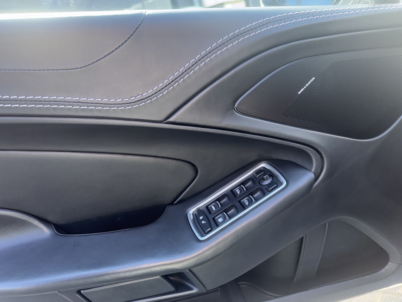 ASTON MARTIN Vanquish Volante V12 5.9-48 Touchtronic 3-image-18