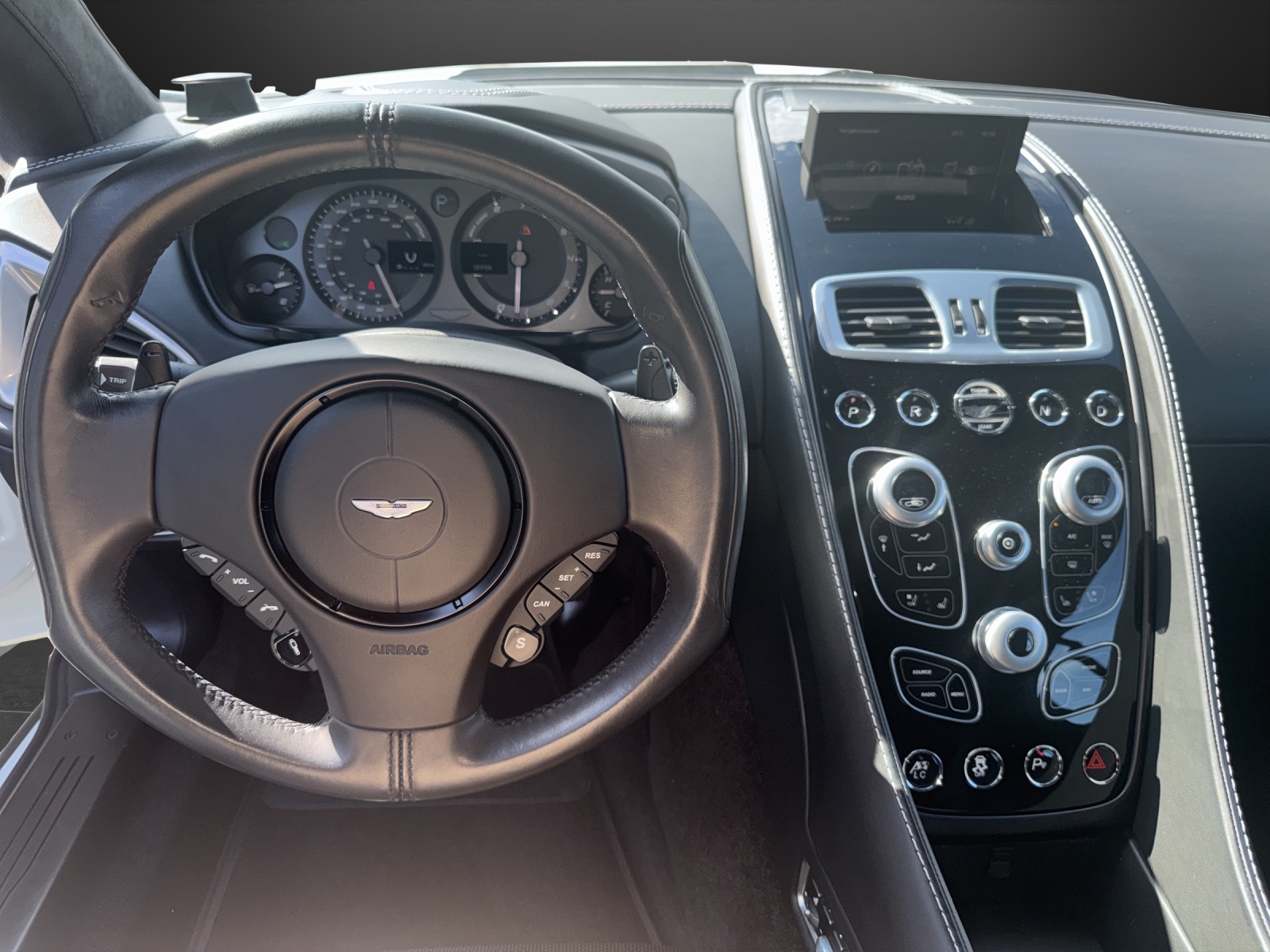 ASTON MARTIN Vanquish Volante V12 5.9-48 Touchtronic 3-image-9