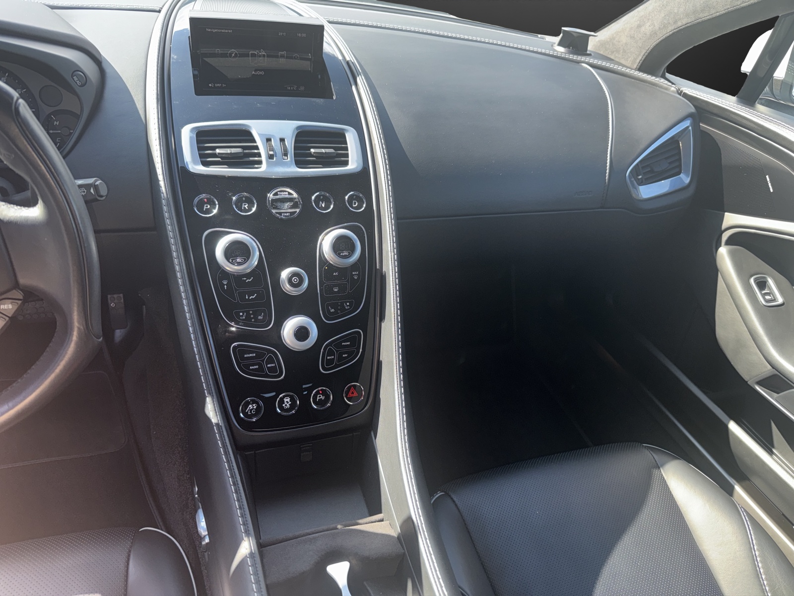 ASTON MARTIN Vanquish Volante V12 5.9-48 Touchtronic 3-image-11