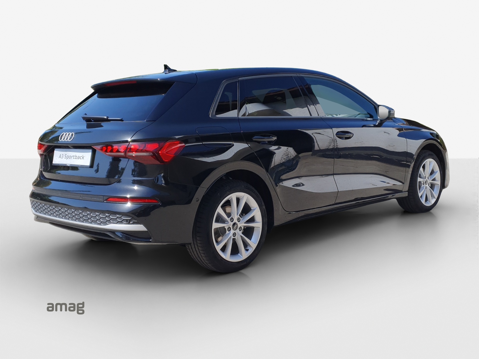 AUDI A3 Sportback TFSI 110 kW Attraction S tronic-image-4