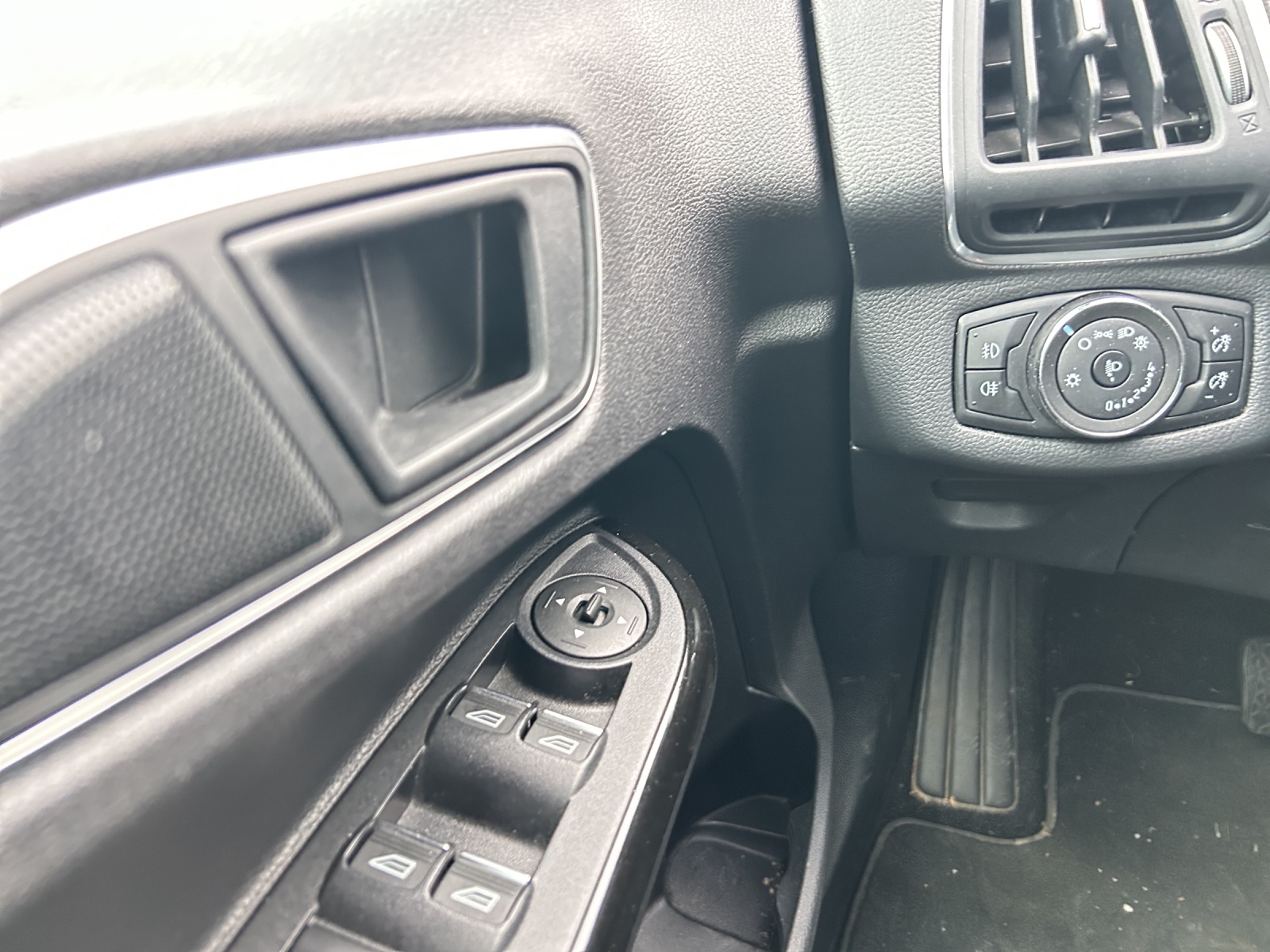 FORD B-Max 1.6 Ti-VCT Titanium PowerShift-image-16