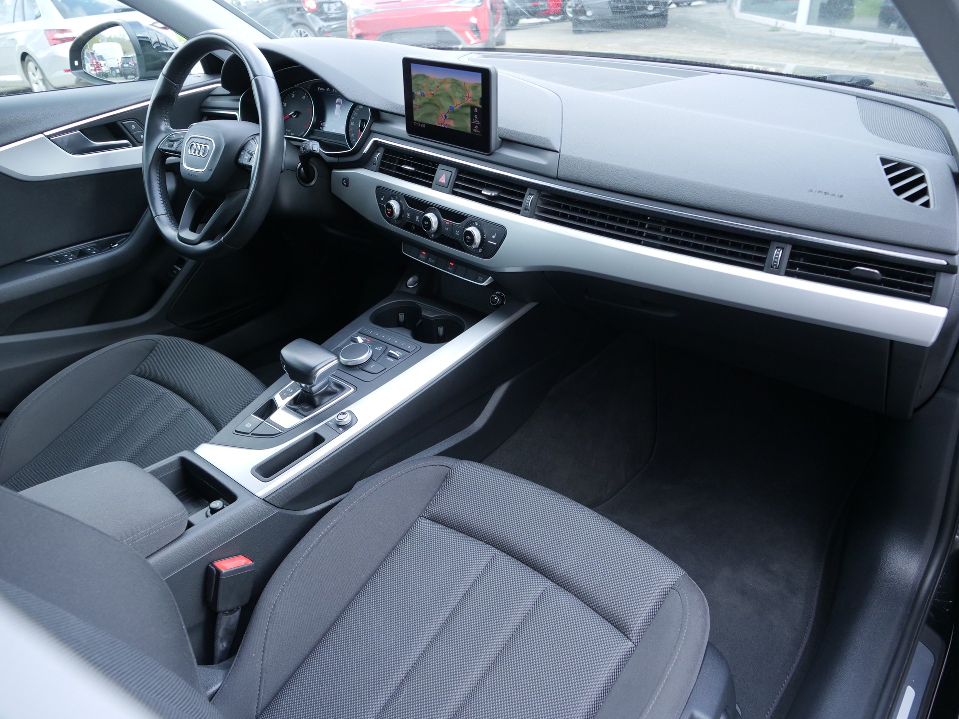 AUDI A4 Avant 2.0 TDI S-tronic-image-8