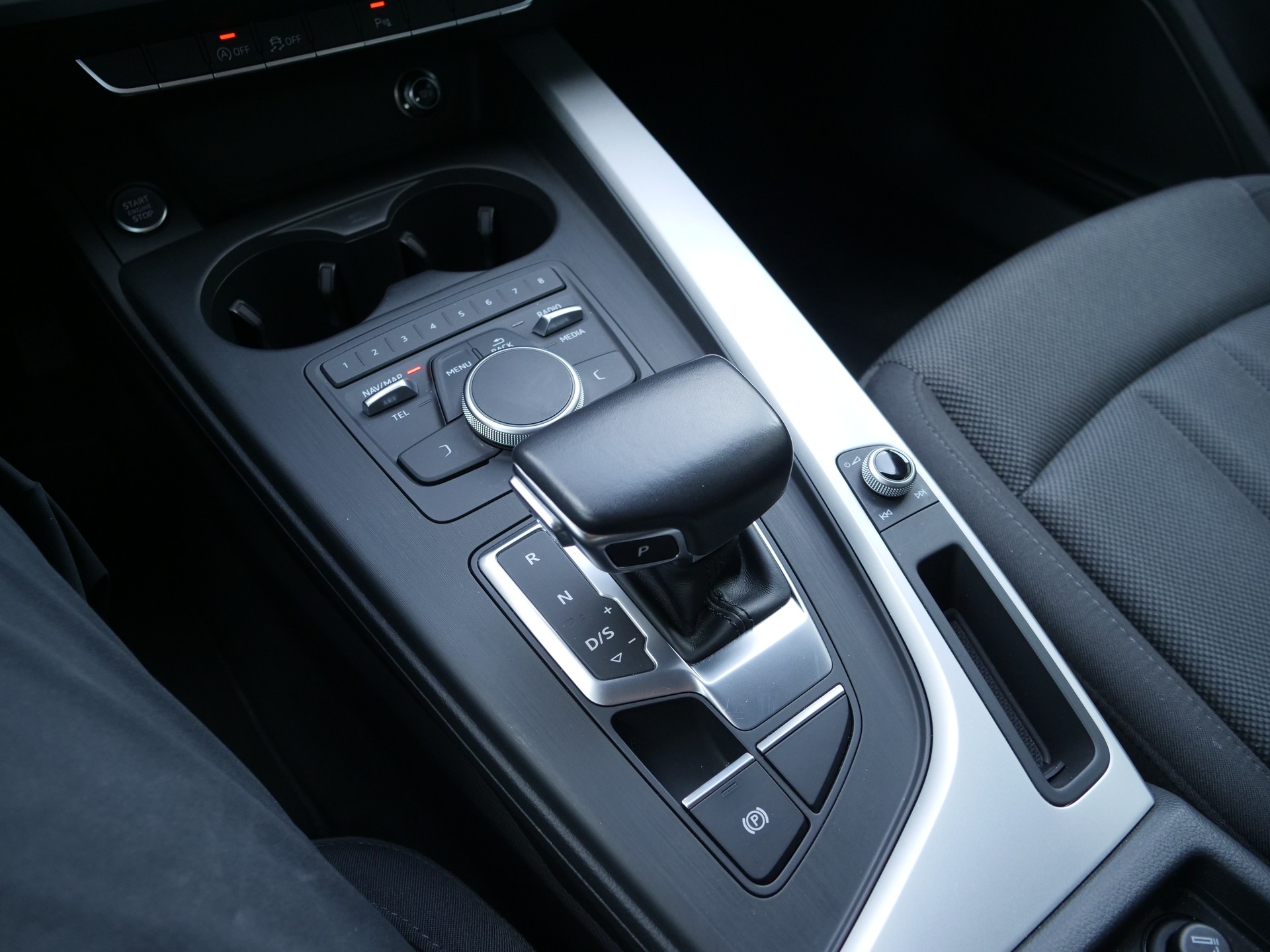AUDI A4 Avant 2.0 TDI S-tronic-image-15
