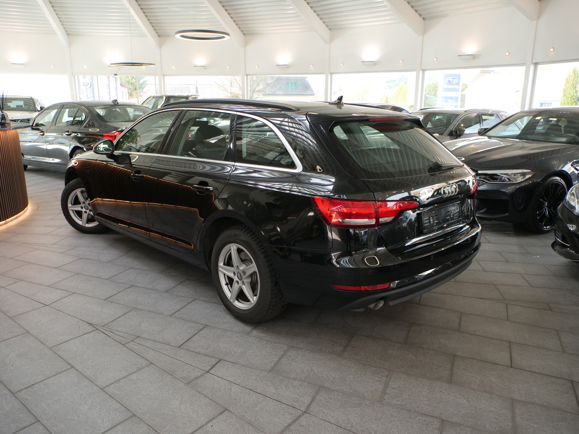 AUDI A4 Avant 2.0 TDI S-tronic-showroom-element-3