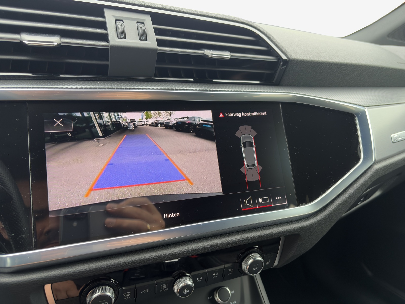 AUDI Q3 Sportback 45 TFSI e S line Attraction S-tronic-image-16