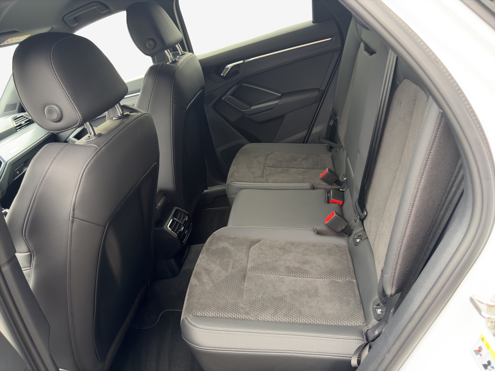 AUDI Q3 Sportback 45 TFSI e S line Attraction S-tronic-image-12