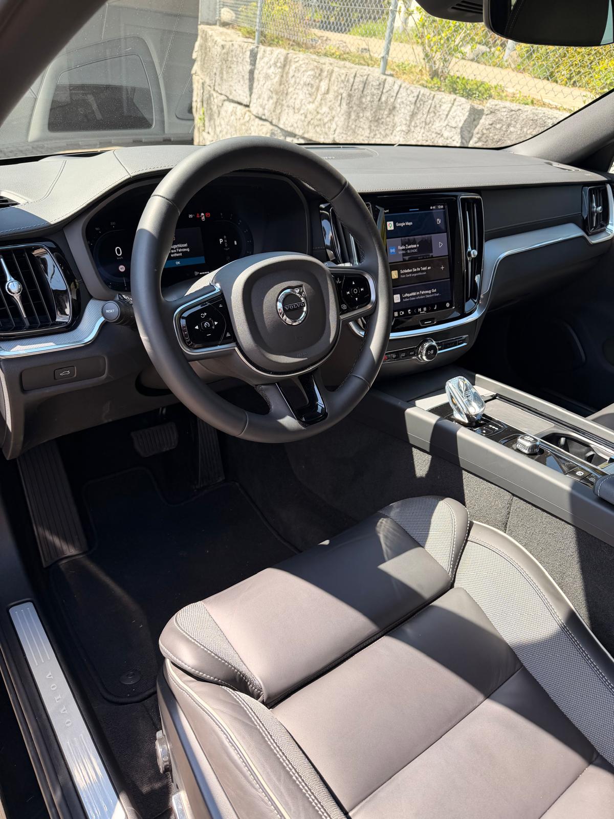 VOLVO Dark-image-5