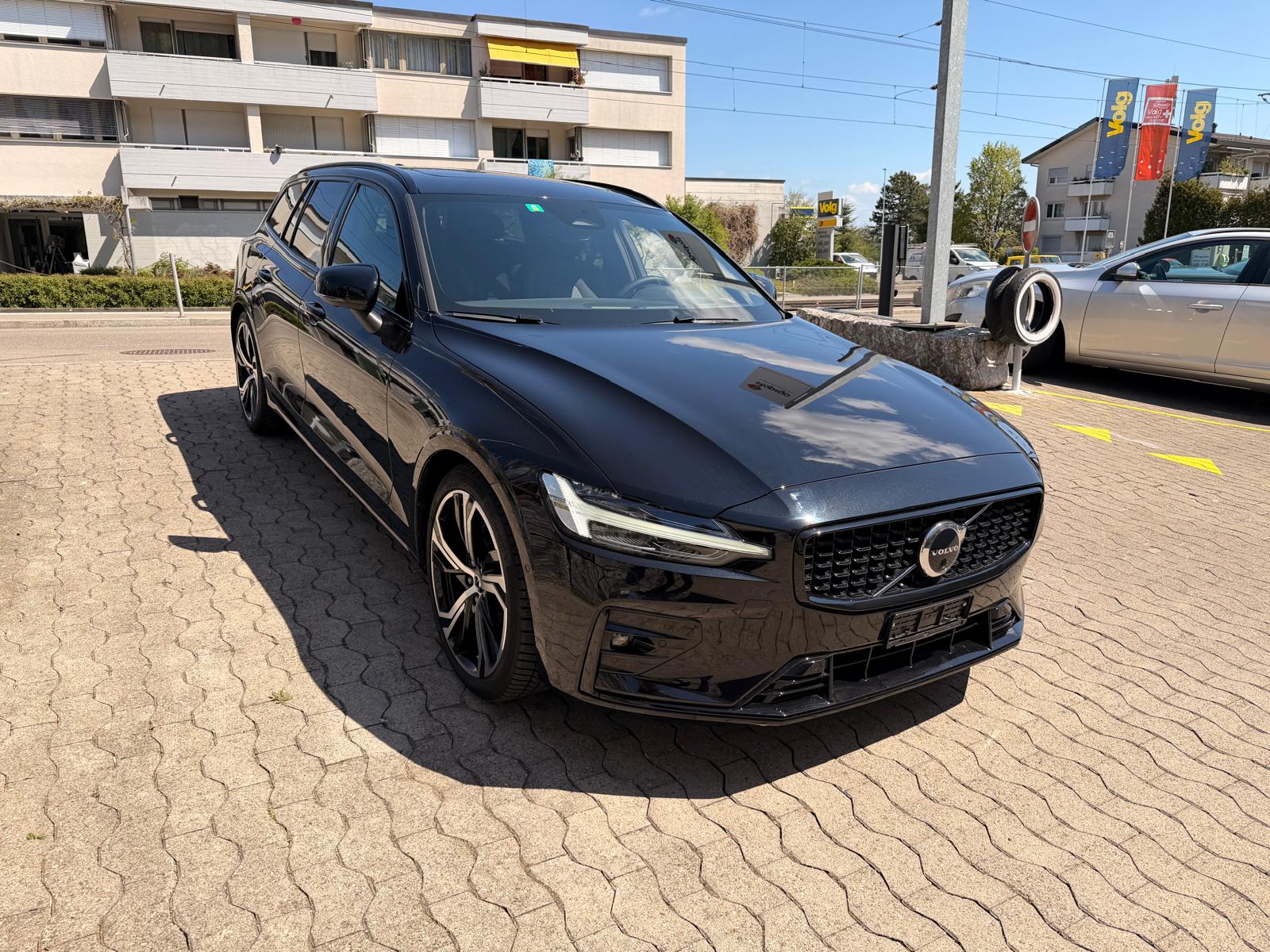 VOLVO Dark