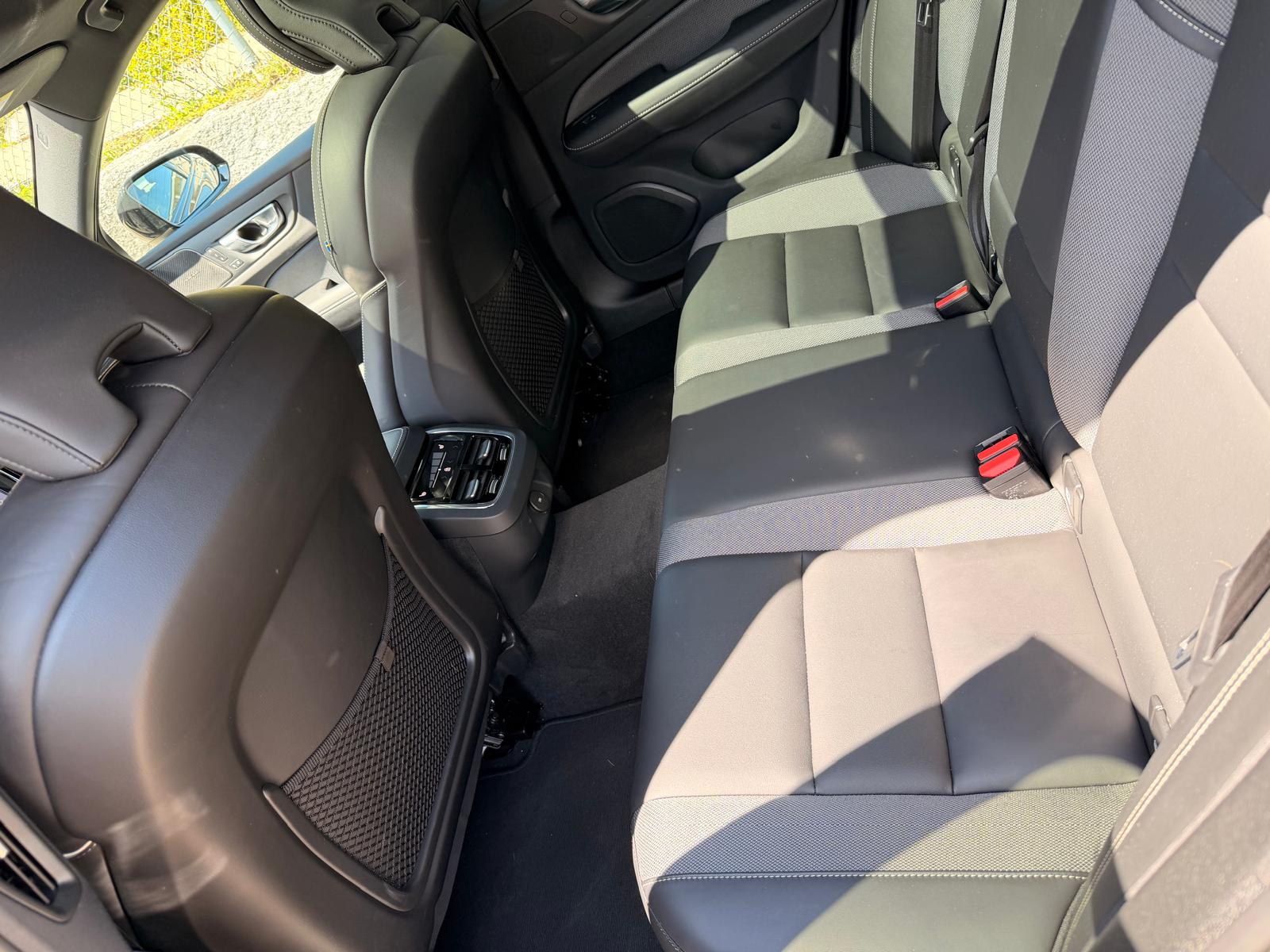 VOLVO Dark-image-8