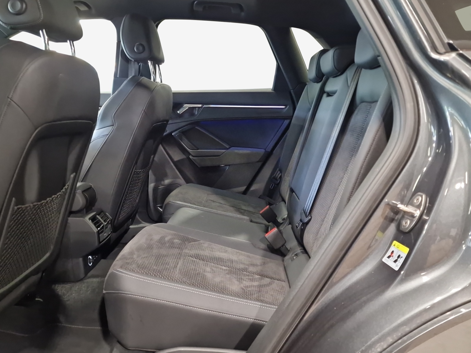 AUDI Q3 45 TFSI S line quattro S-tronic-image-11