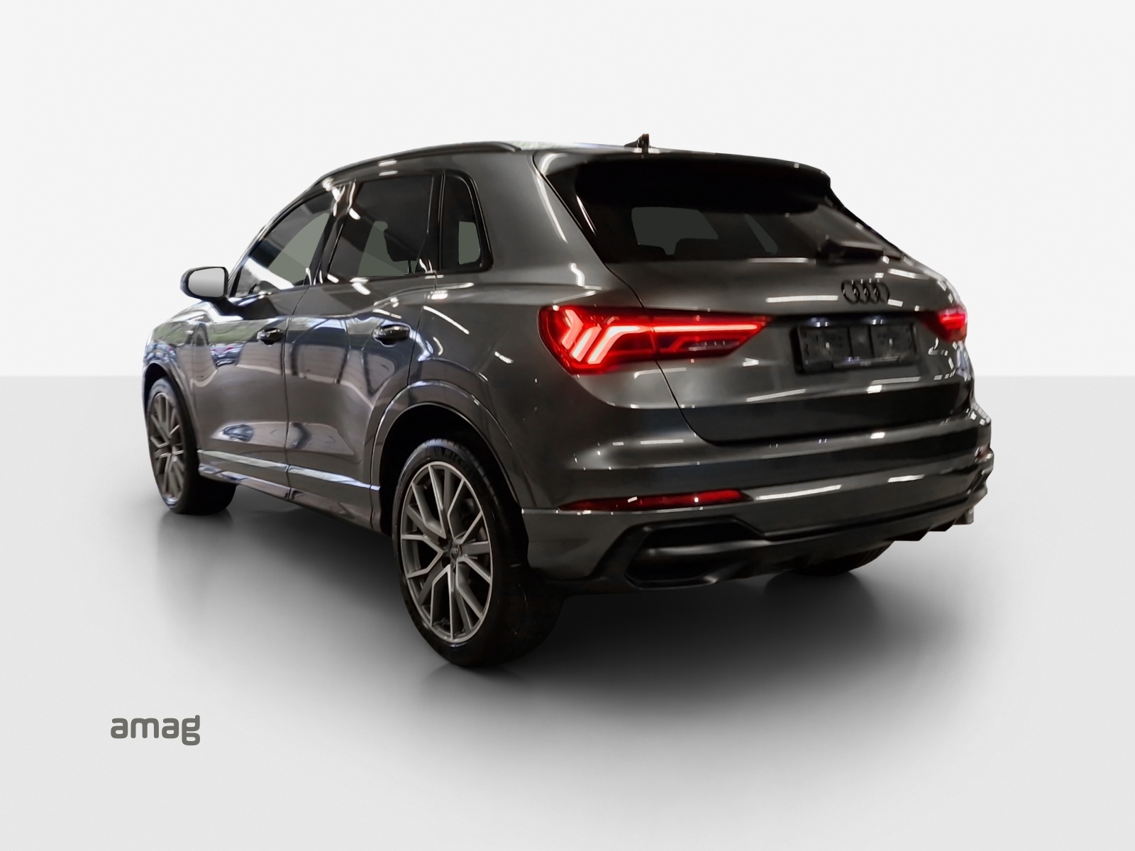 AUDI Q3 45 TFSI S line quattro S-tronic-image-2