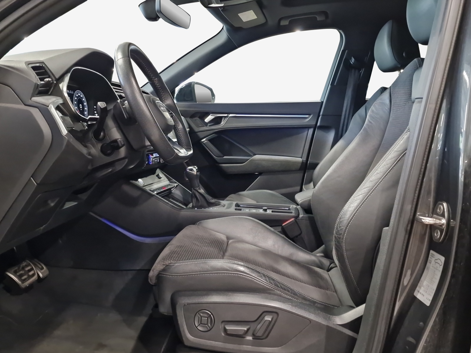 AUDI Q3 45 TFSI S line quattro S-tronic-image-7
