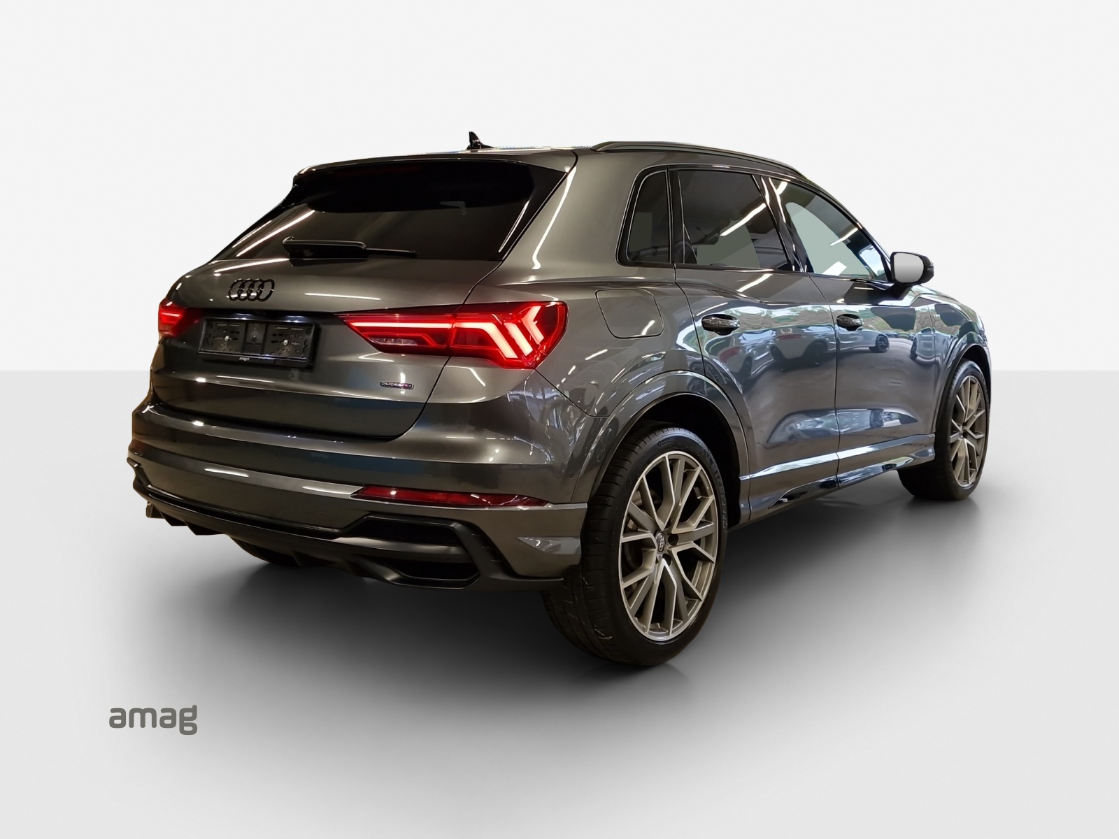 AUDI Q3 45 TFSI S line quattro S-tronic-image-4