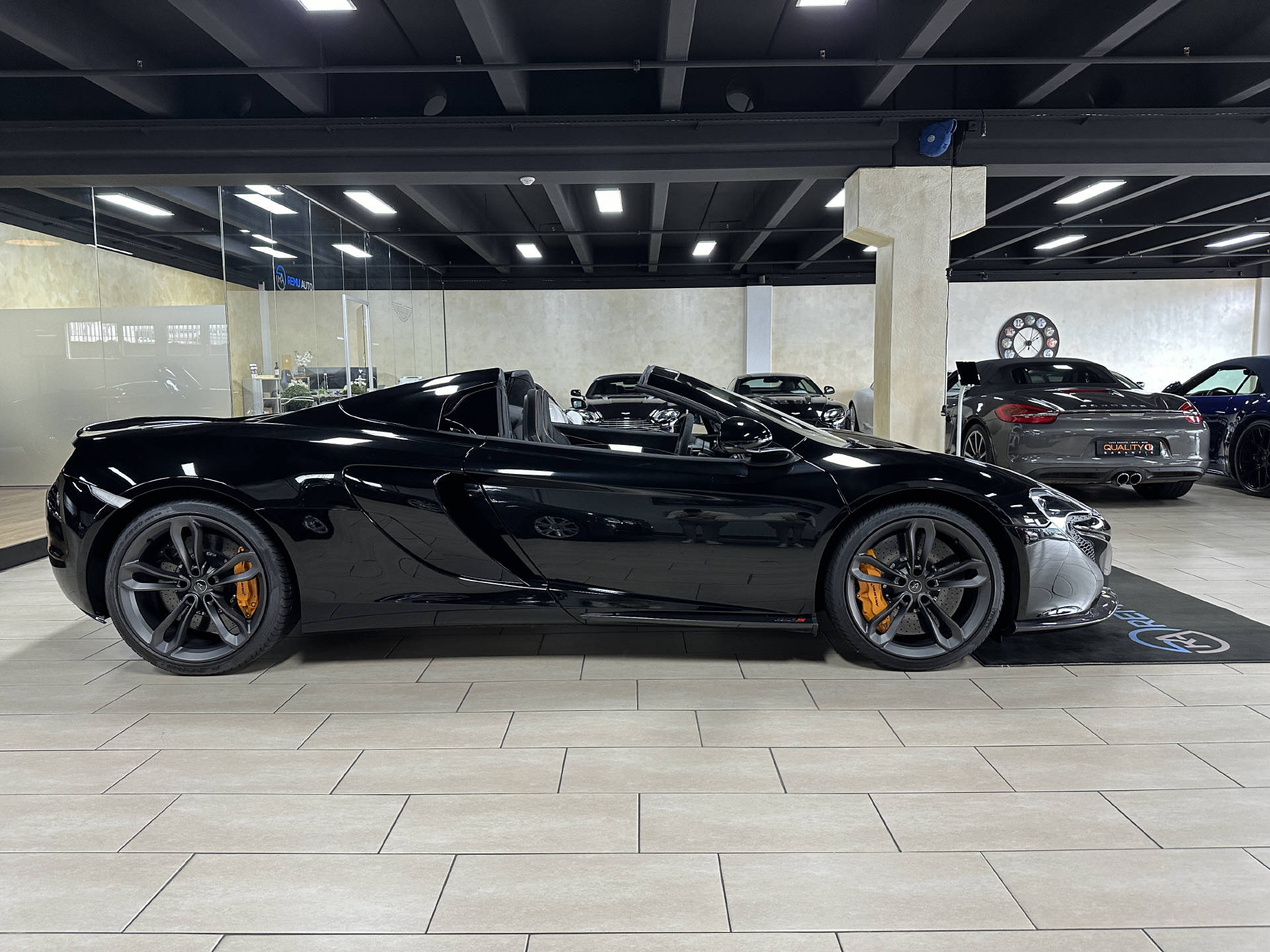 McLAREN 650S Spider 3.8 V8 SSG-showroom-element-3