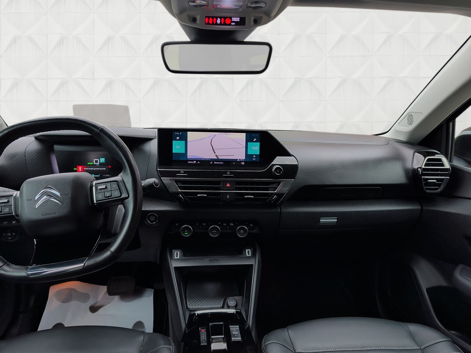 CITROEN C4 Electric Shine-image-9