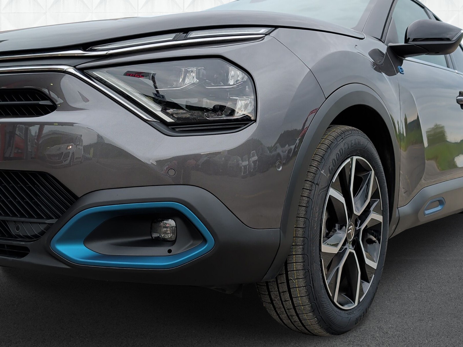 CITROEN C4 Electric Shine-image-6