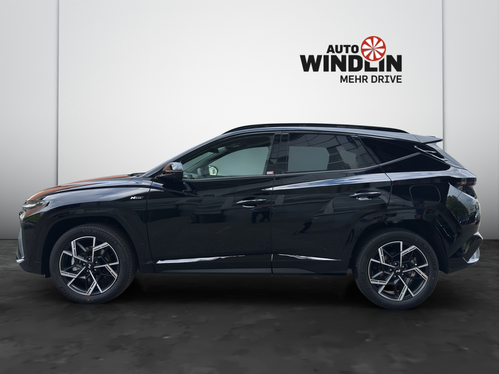 HYUNDAI Tucson 1.6 T-GDi HEV N-Line Sunroof 4WD MY26-showroom-element-2
