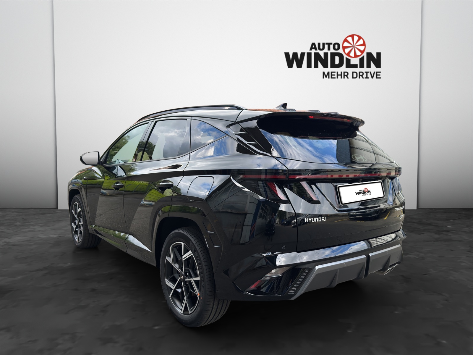HYUNDAI Tucson 1.6 T-GDi HEV N-Line Sunroof 4WD MY26-showroom-element-3