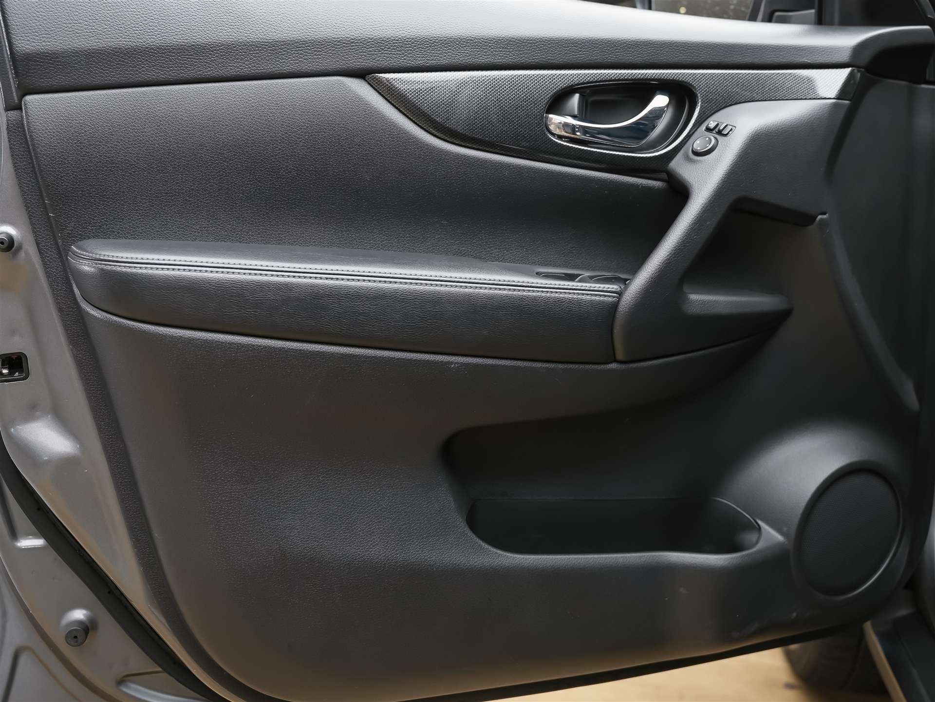 NISSAN X-Trail 2.0 dCi N-Vision 4x4 *Panorama*360° Kamera*Navigationssystem*-image-25