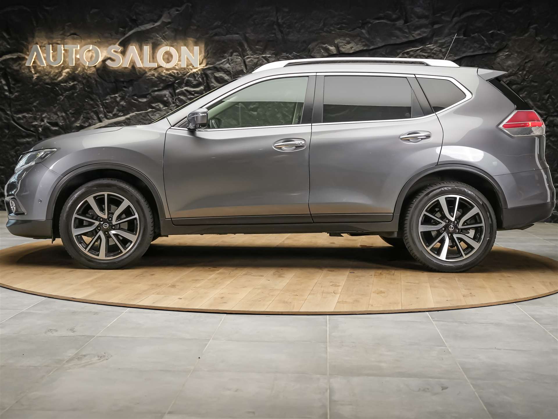 NISSAN X-Trail 2.0 dCi N-Vision 4x4 *Panorama*360° Kamera*Navigationssystem*-image-2