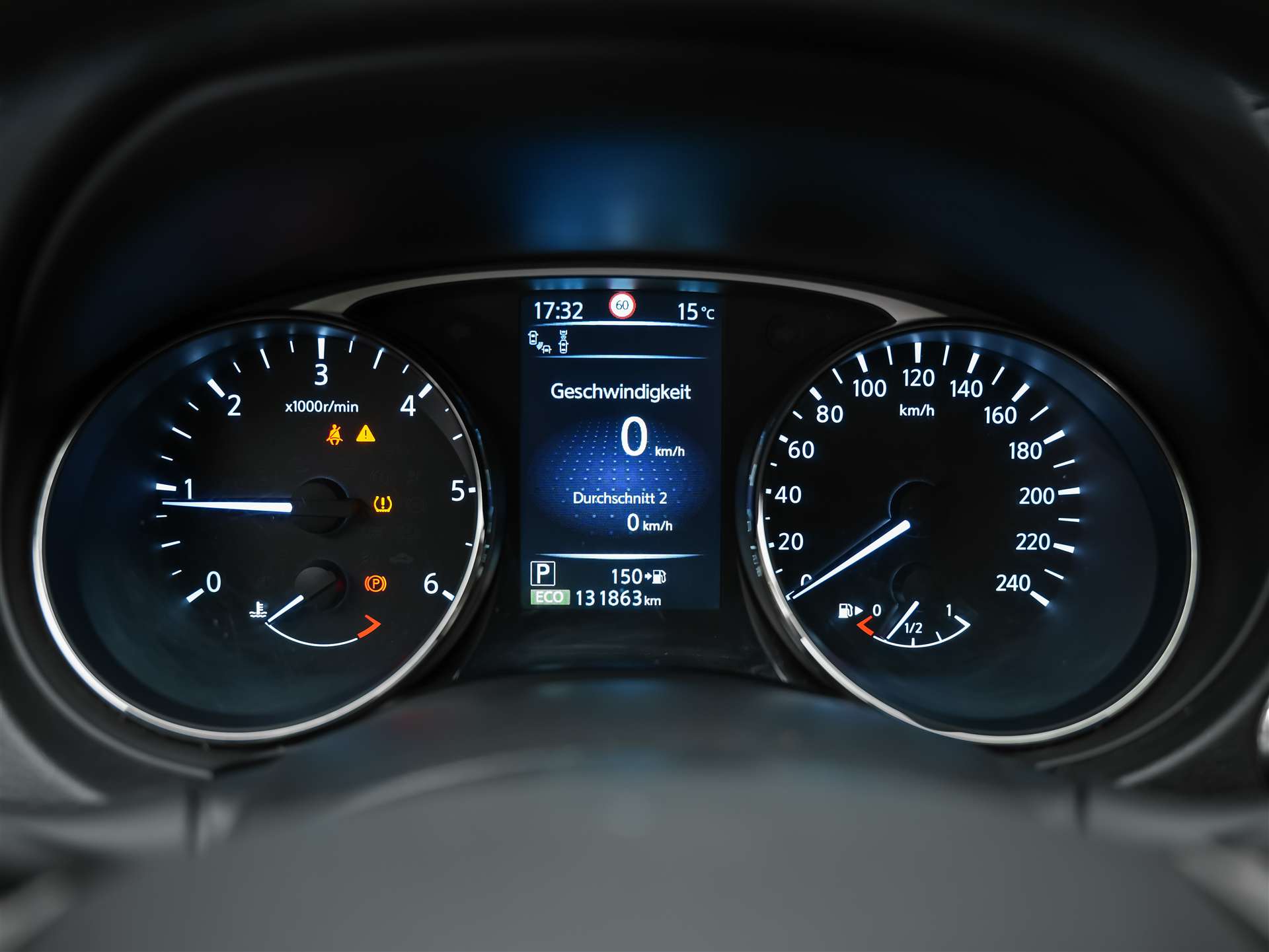 NISSAN X-Trail 2.0 dCi N-Vision 4x4 *Panorama*360° Kamera*Navigationssystem*-image-28
