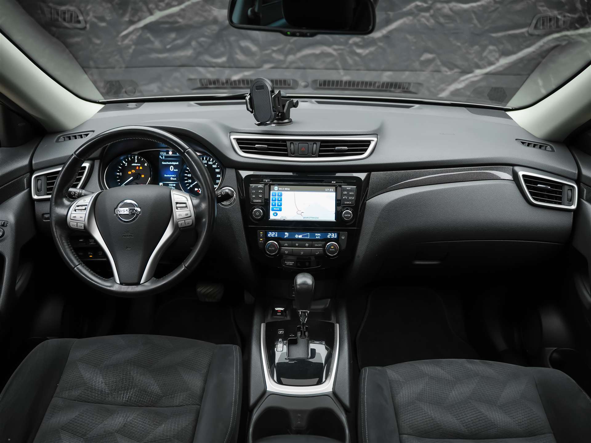 NISSAN X-Trail 2.0 dCi N-Vision 4x4 *Panorama*360° Kamera*Navigationssystem*-image-18