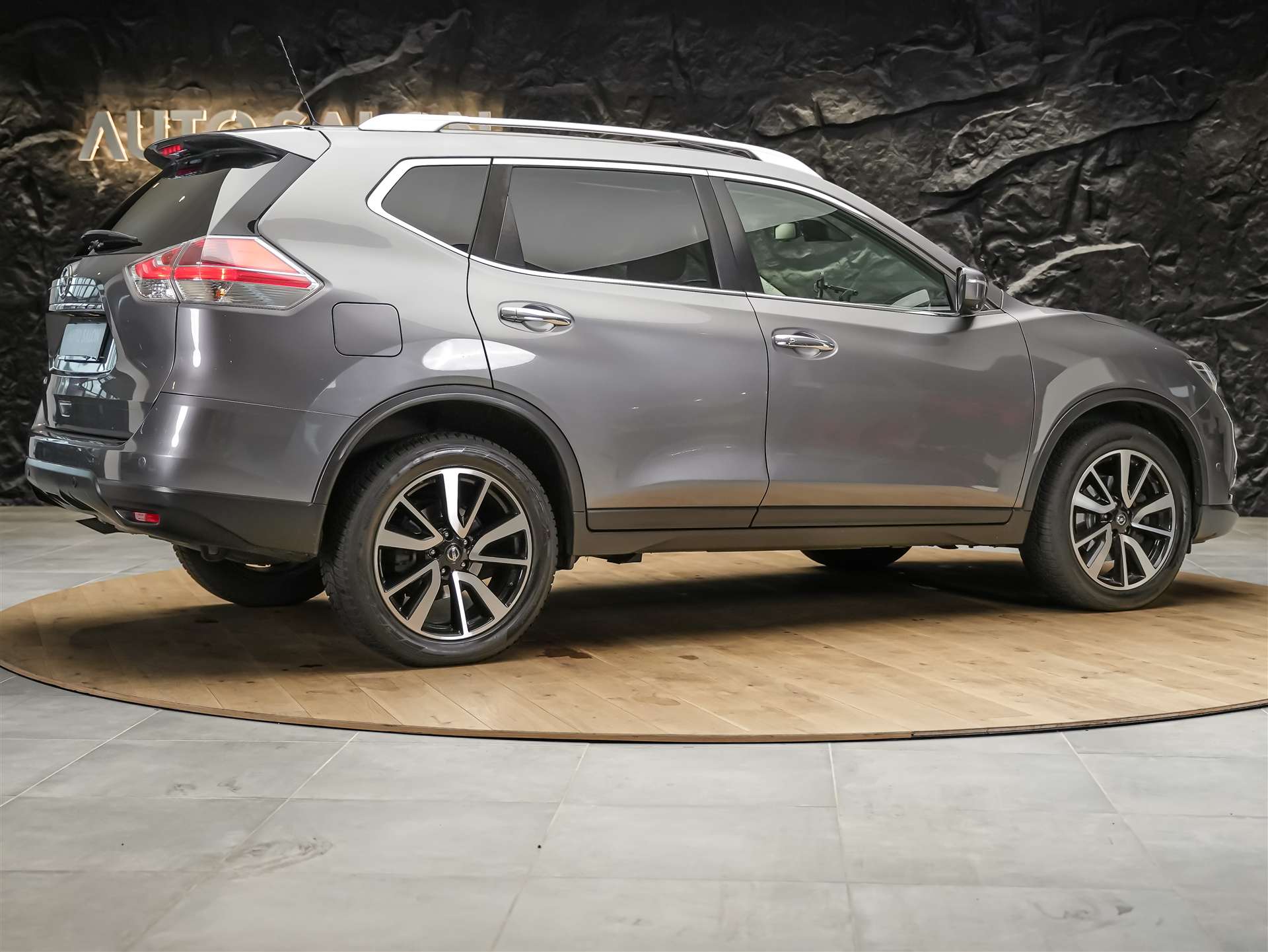 NISSAN X-Trail 2.0 dCi N-Vision 4x4 *Panorama*360° Kamera*Navigationssystem*-image-5