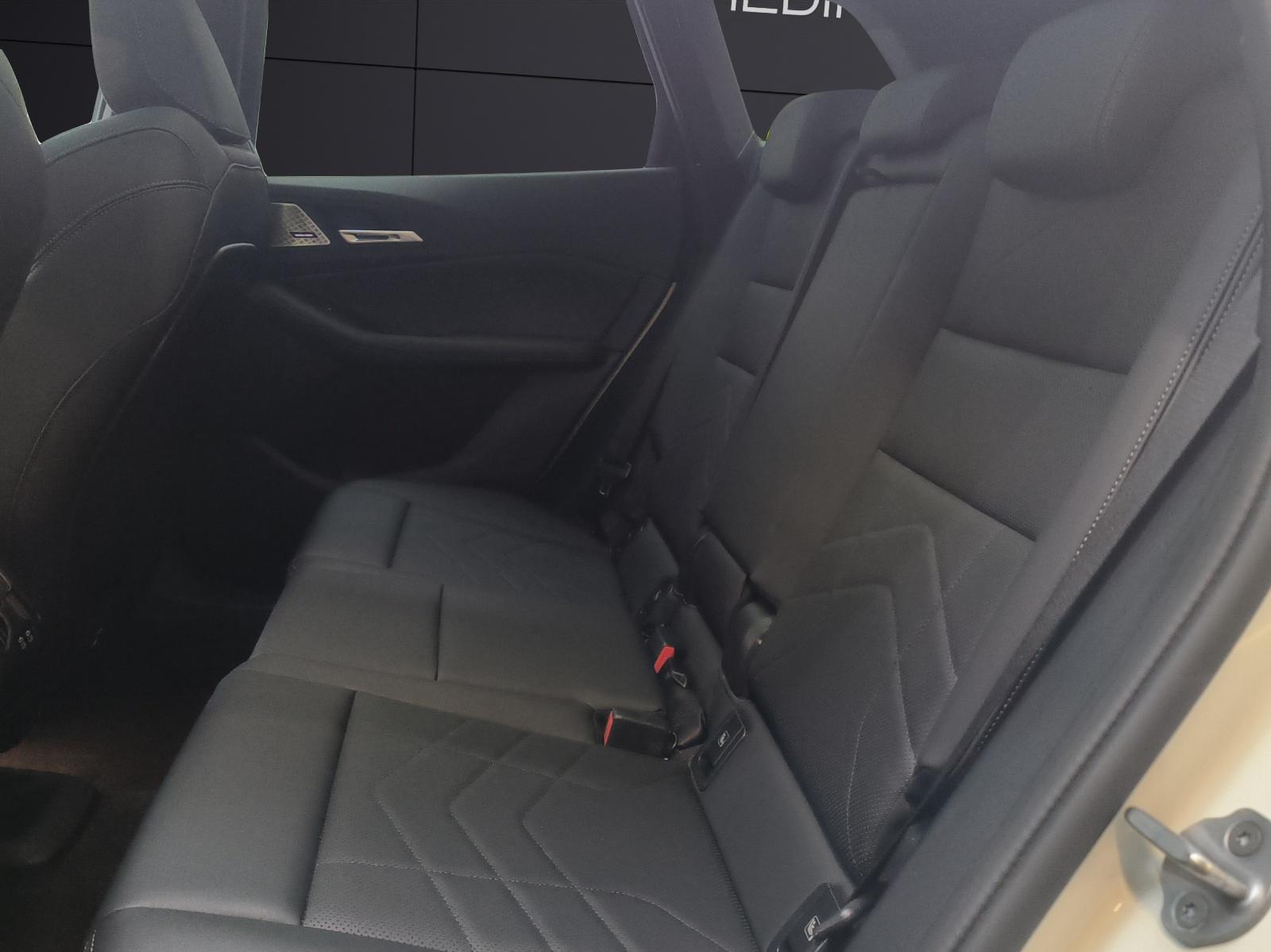 BMW 223d xDrive SDKG Active Tourer-image-12