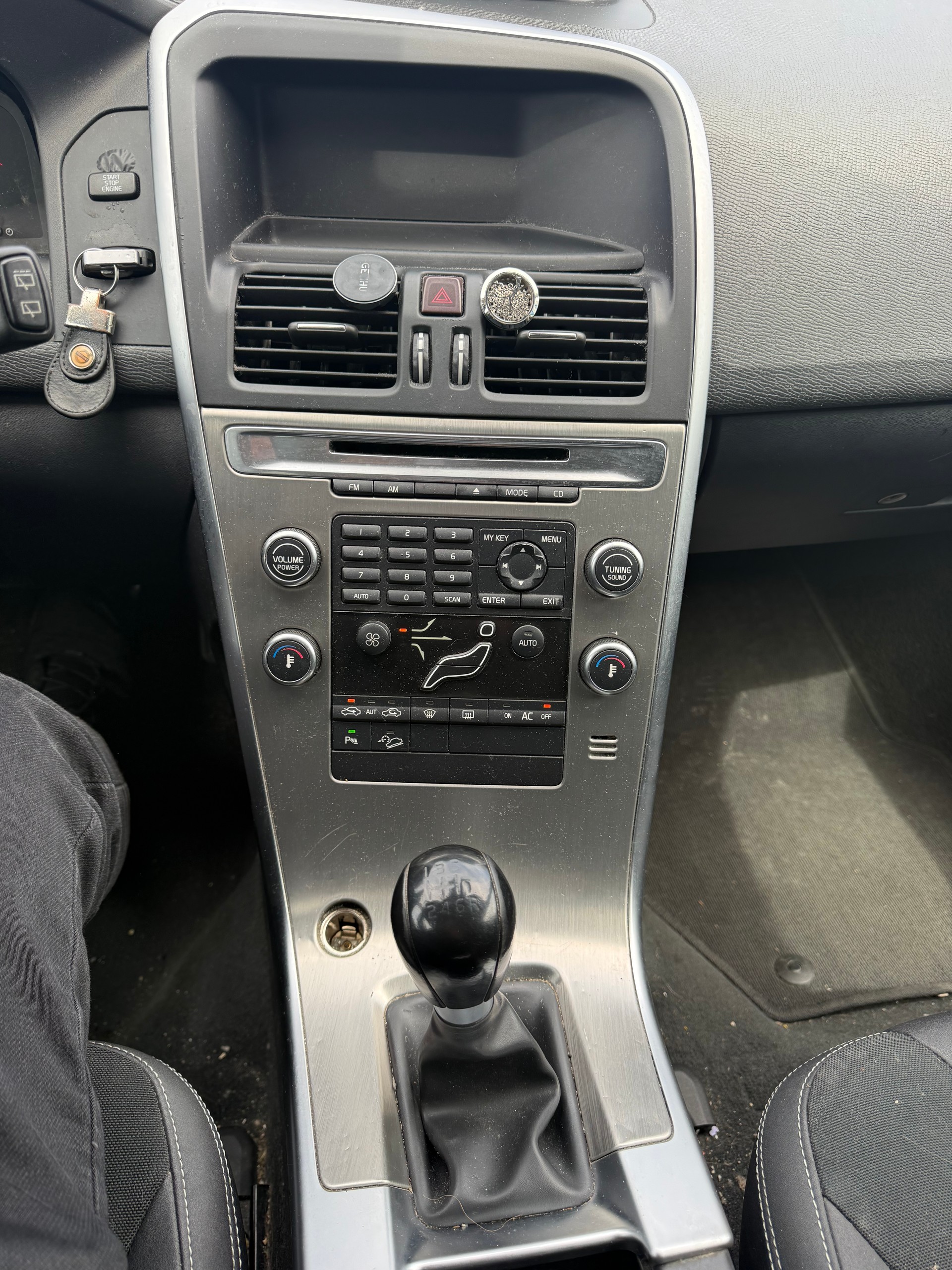 VOLVO XC60 2.4D AWD Geartronic-image-8